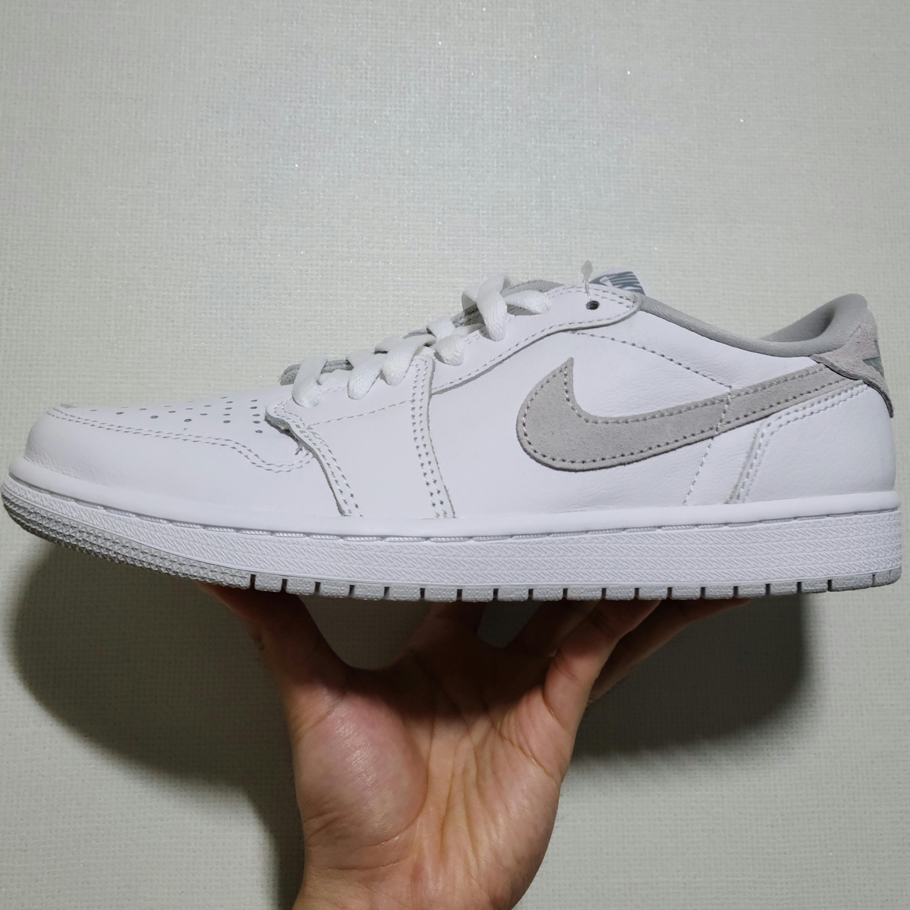 Jordan 1 Low OG Neutral Grey 착용 스타일 - 2