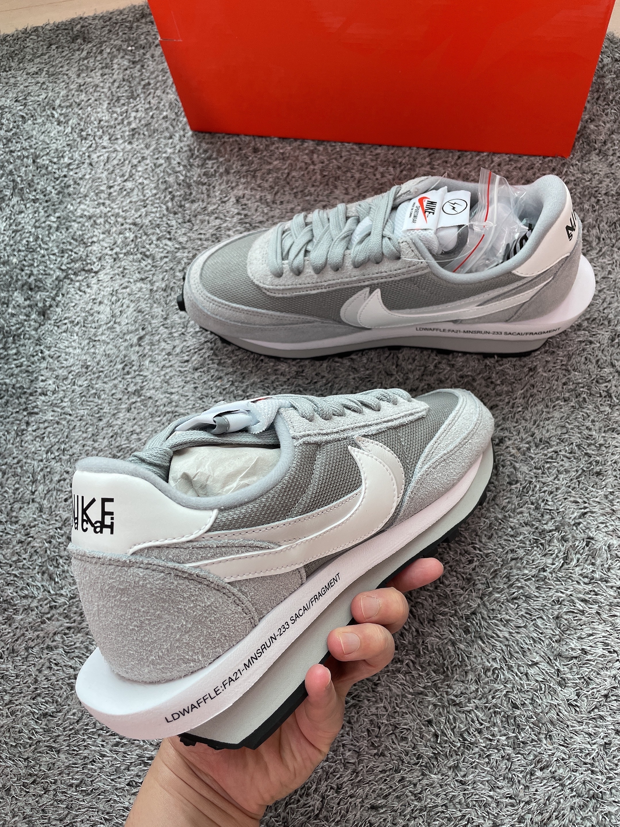 Nike x Sacai x Fragment LDWaffle Light Smoke Grey 착용 스타일