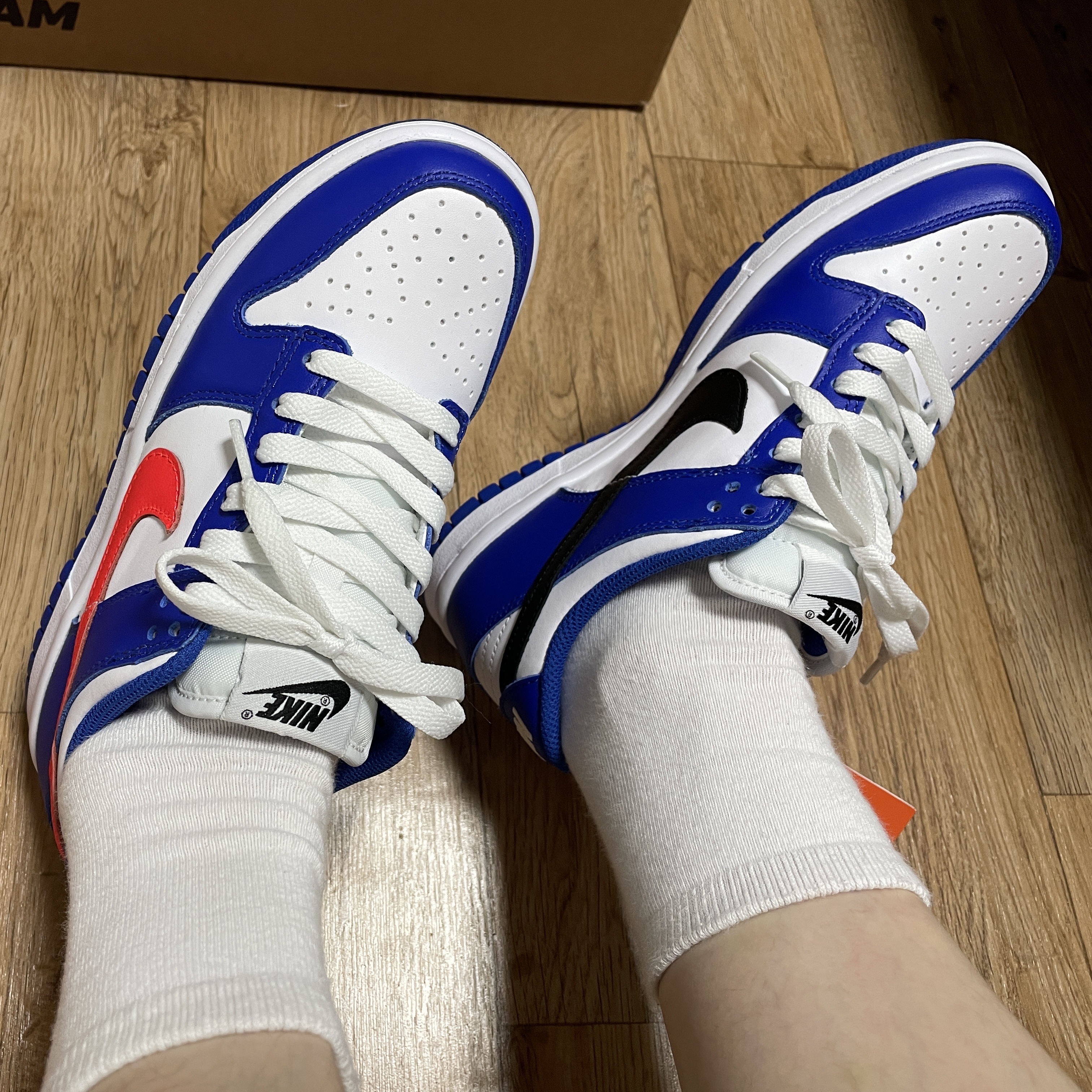 (GS) Nike Dunk Low Bright Crimson Game Royal 착용 스타일 - 2