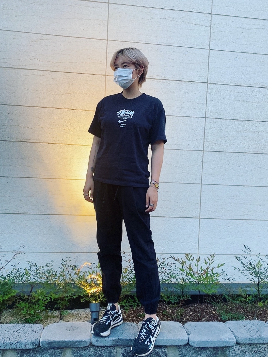 Nike x Sacai VaporWaffle Black White, Nike x Stussy WT T-Shirt Black - Asia 착용 스타일