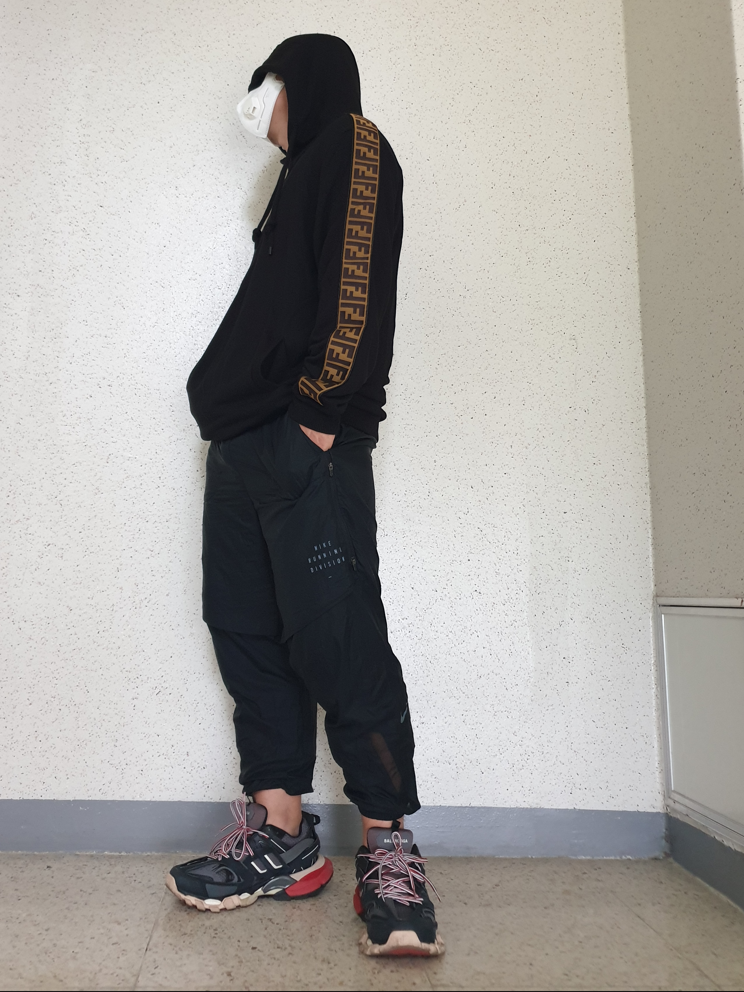 Balenciaga Track Sneakers Black Red 2019 착용 스타일