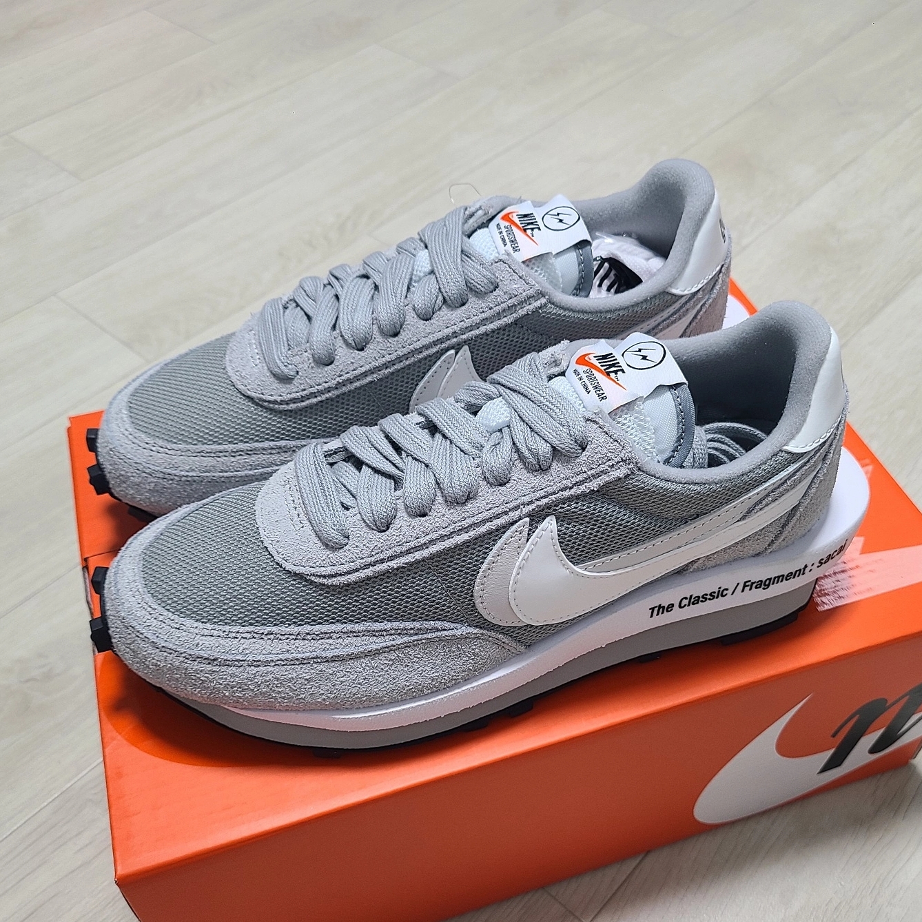 Nike x Sacai x Fragment LDWaffle Light Smoke Grey 착용 스타일 - 2