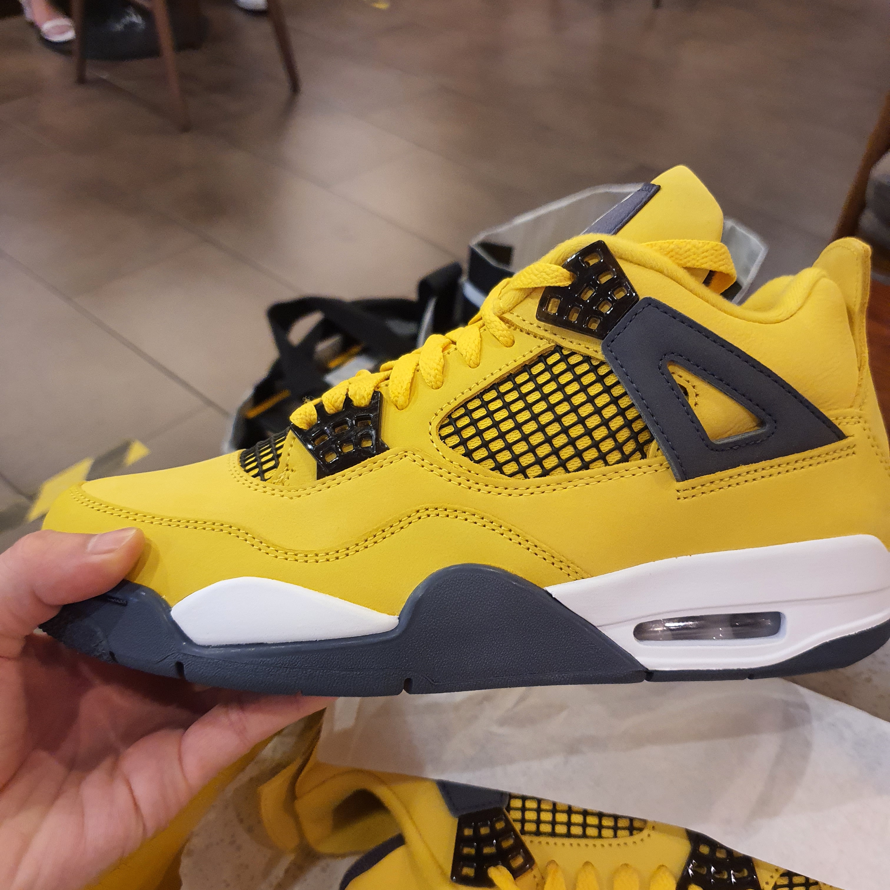 Jordan 4 Retro Tour Yellow 착용 스타일