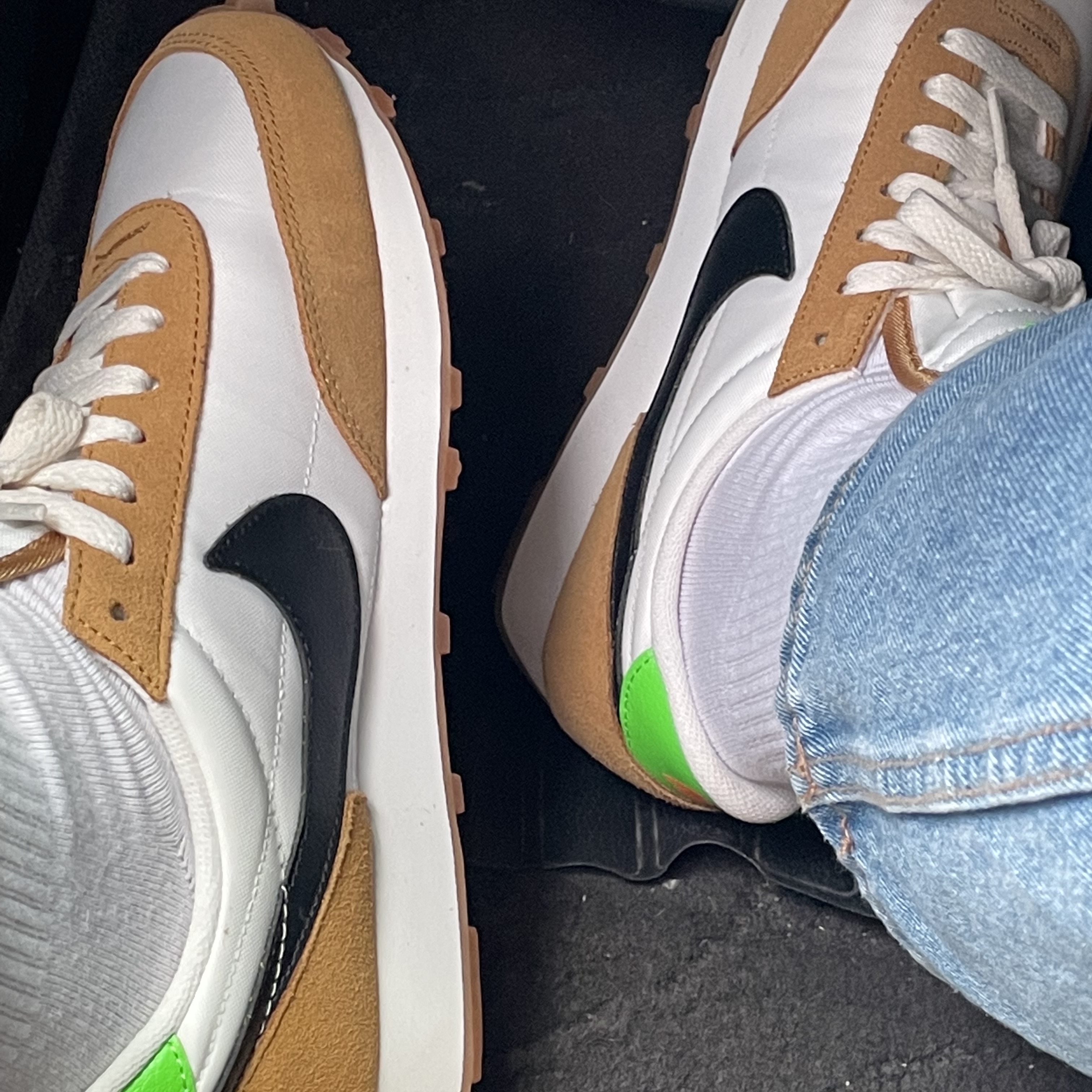 (W) Nike Daybreak Wheat 착용 스타일