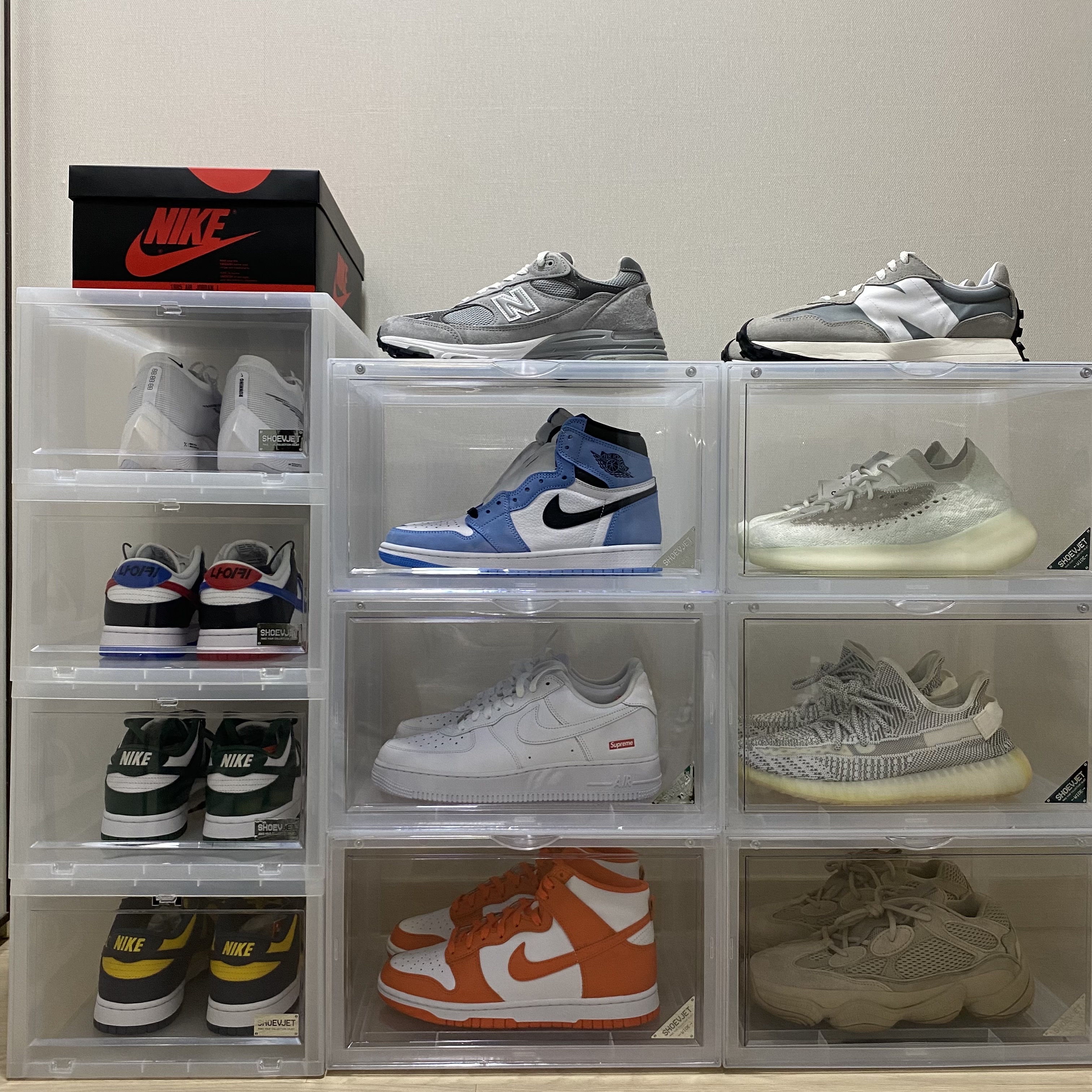 Jordan 1 Retro High OG University Blue, New Balance 327 Grey 착용 스타일