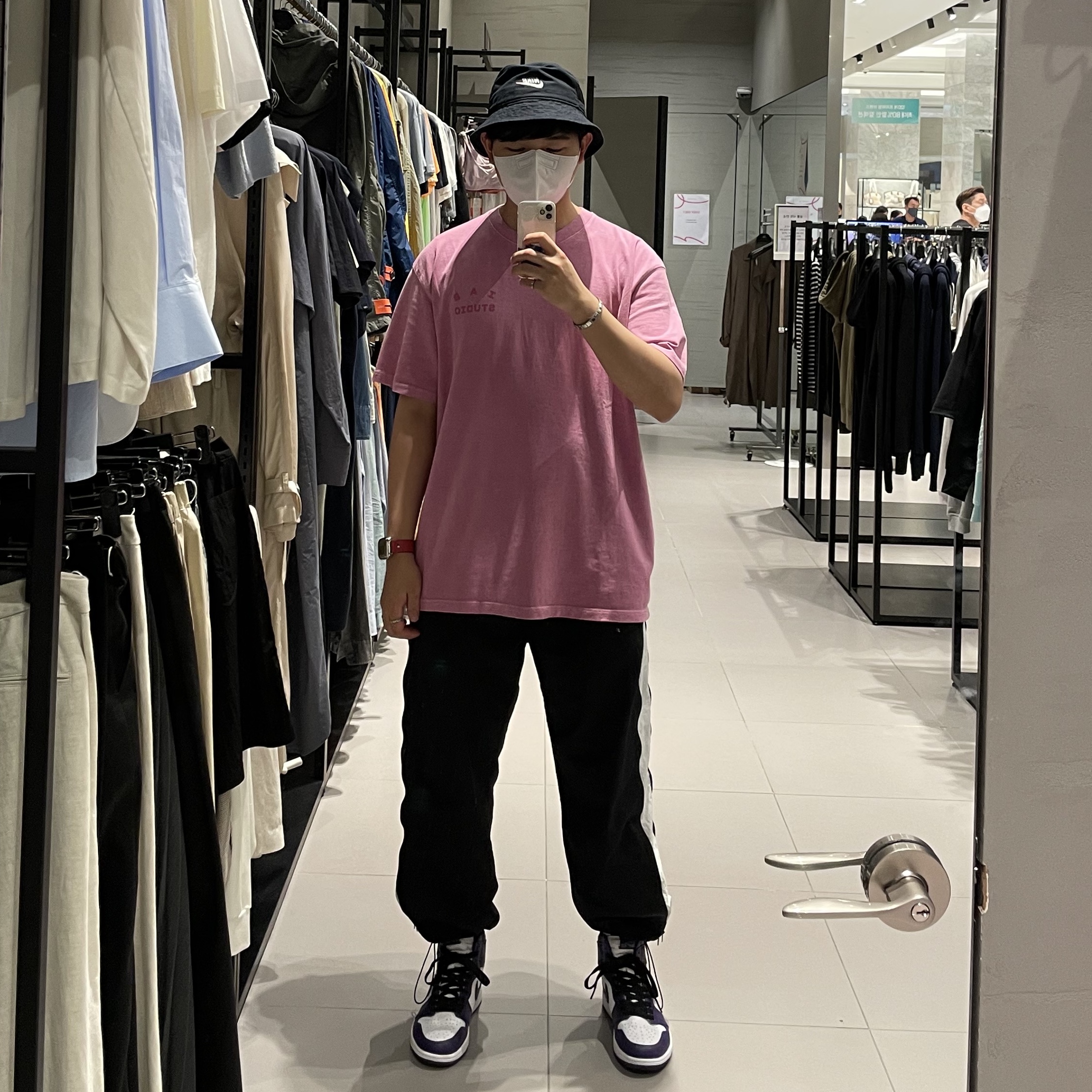 Jordan 1 Retro High OG Court Purple 2020, IAB Studio Pigment T-Shirt Magenta 착용 스타일