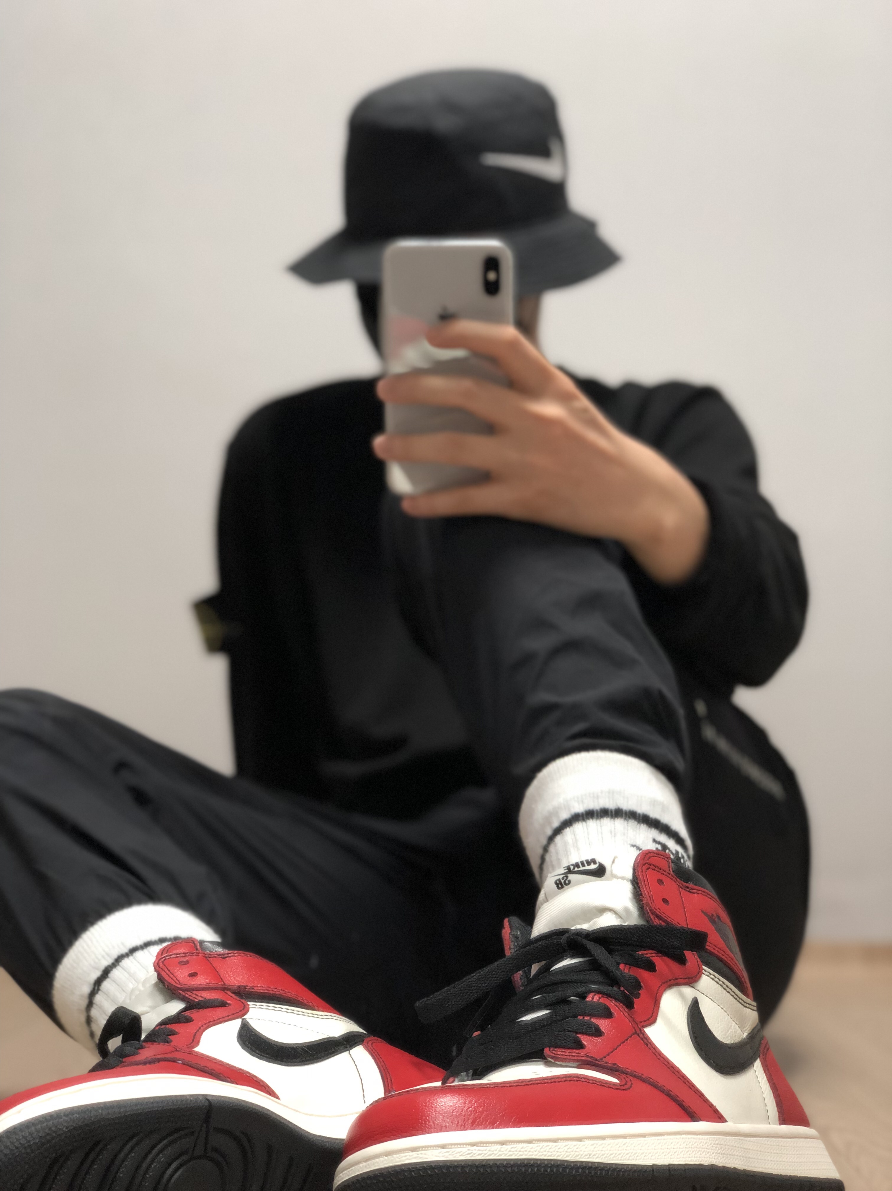 Jordan 1 Retro High OG Defiant SB LA to Chicago, Nike x Stussy Bucket Hat Black 착용 스타일 - 1