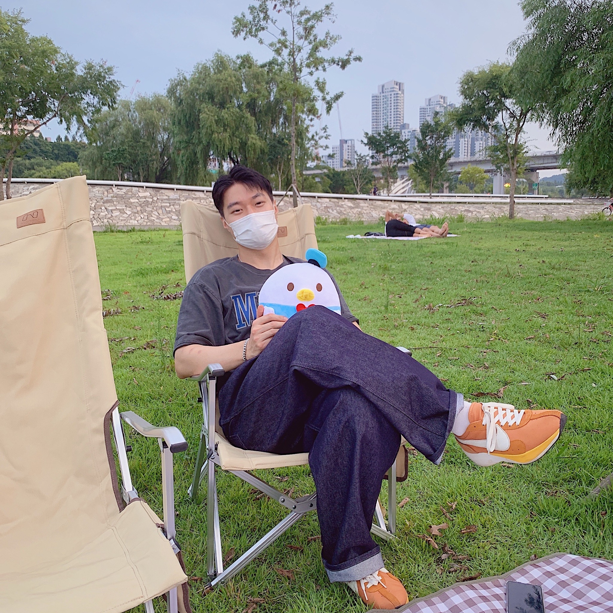 Nike Moon Racer Monarch 착용 스타일