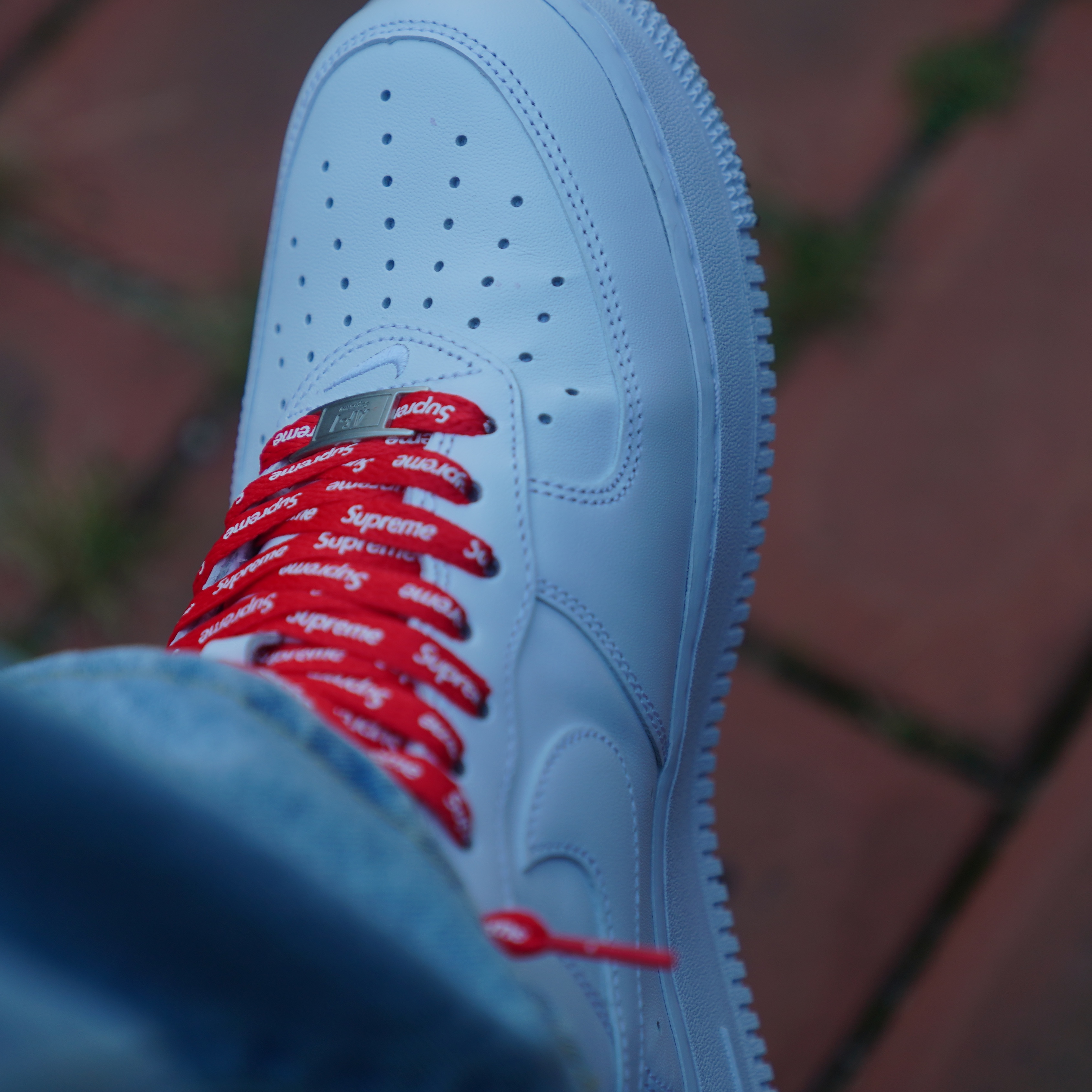 Nike x Supreme Air Force 1 Low White 착용 스타일 - 3