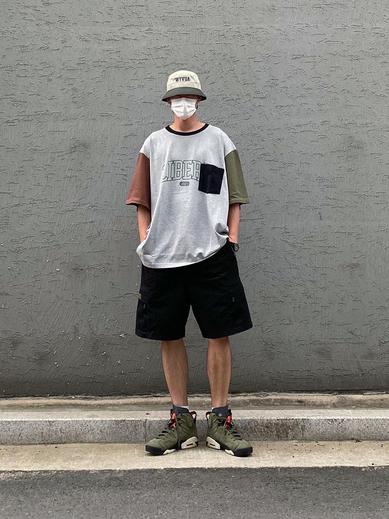 Jordan 6 x Travis Scott Retro Olive 착용 스타일 - 2