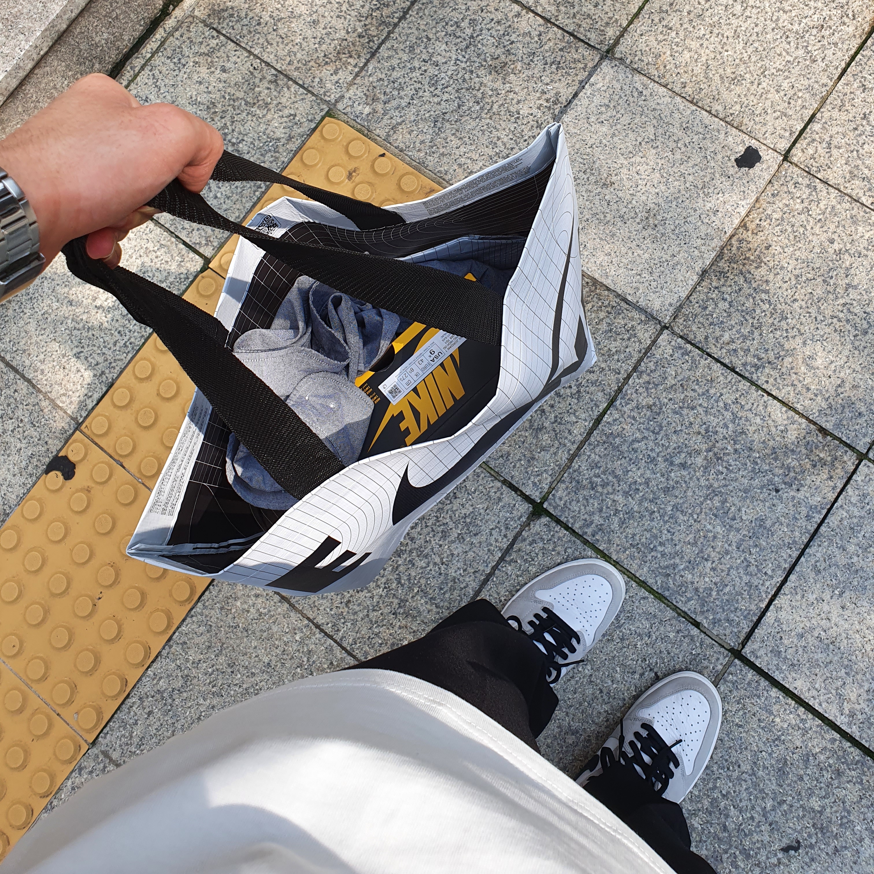 Jordan 1 Retro High OG Pollen, Jordan 1 Retro High OG Light Smoke Grey 착용 스타일