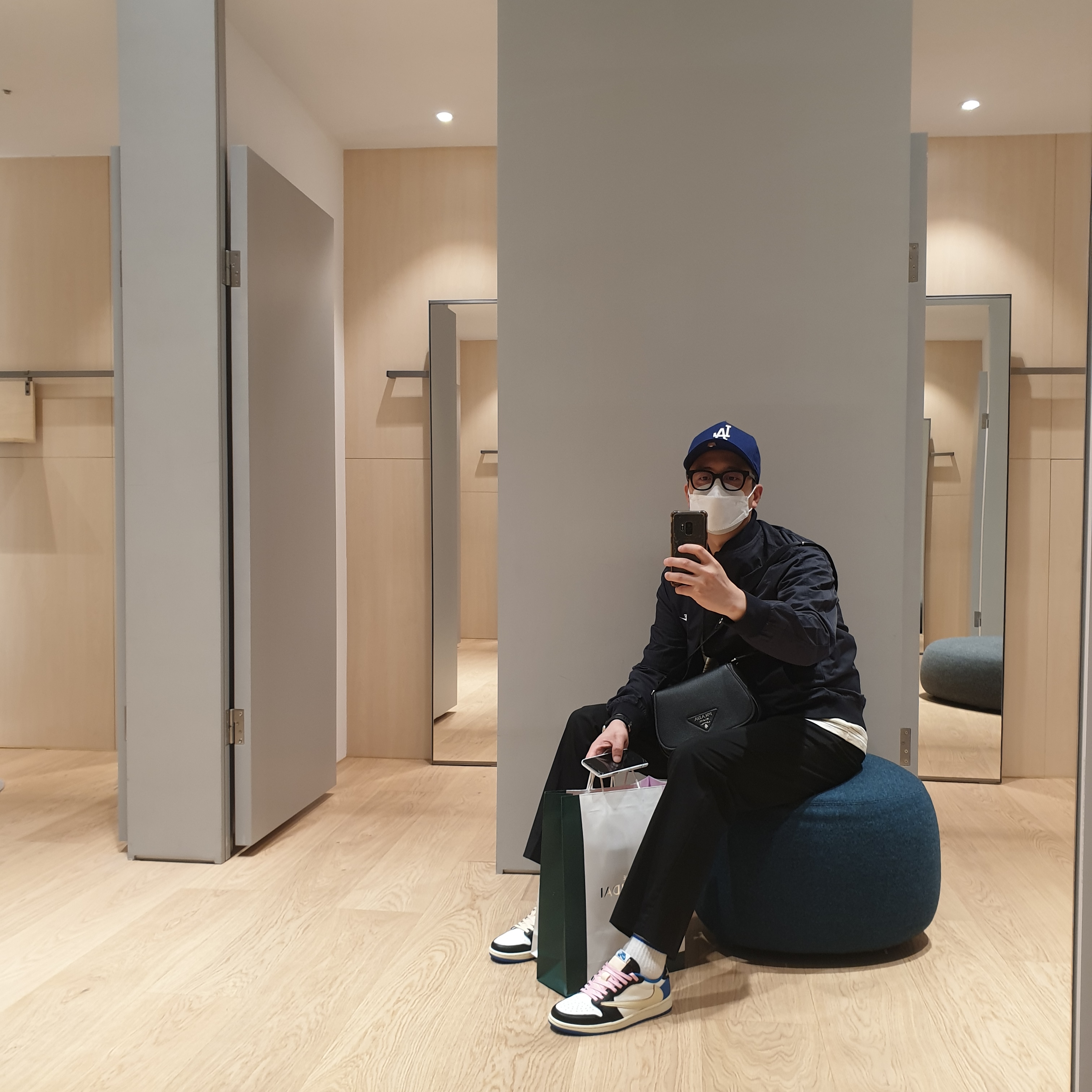 Jordan 1 x Travis Scott x Fragment Retro Low OG SP Military Blue 착용 스타일