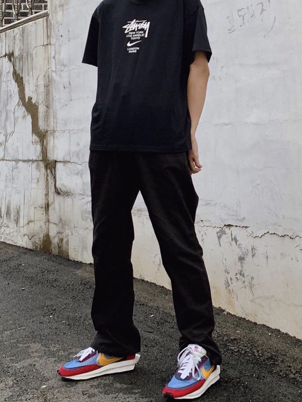 Nike x Sacai LDWaffle Blue Multi, Nike x Stussy WT T-Shirt Black - Asia 착용 스타일