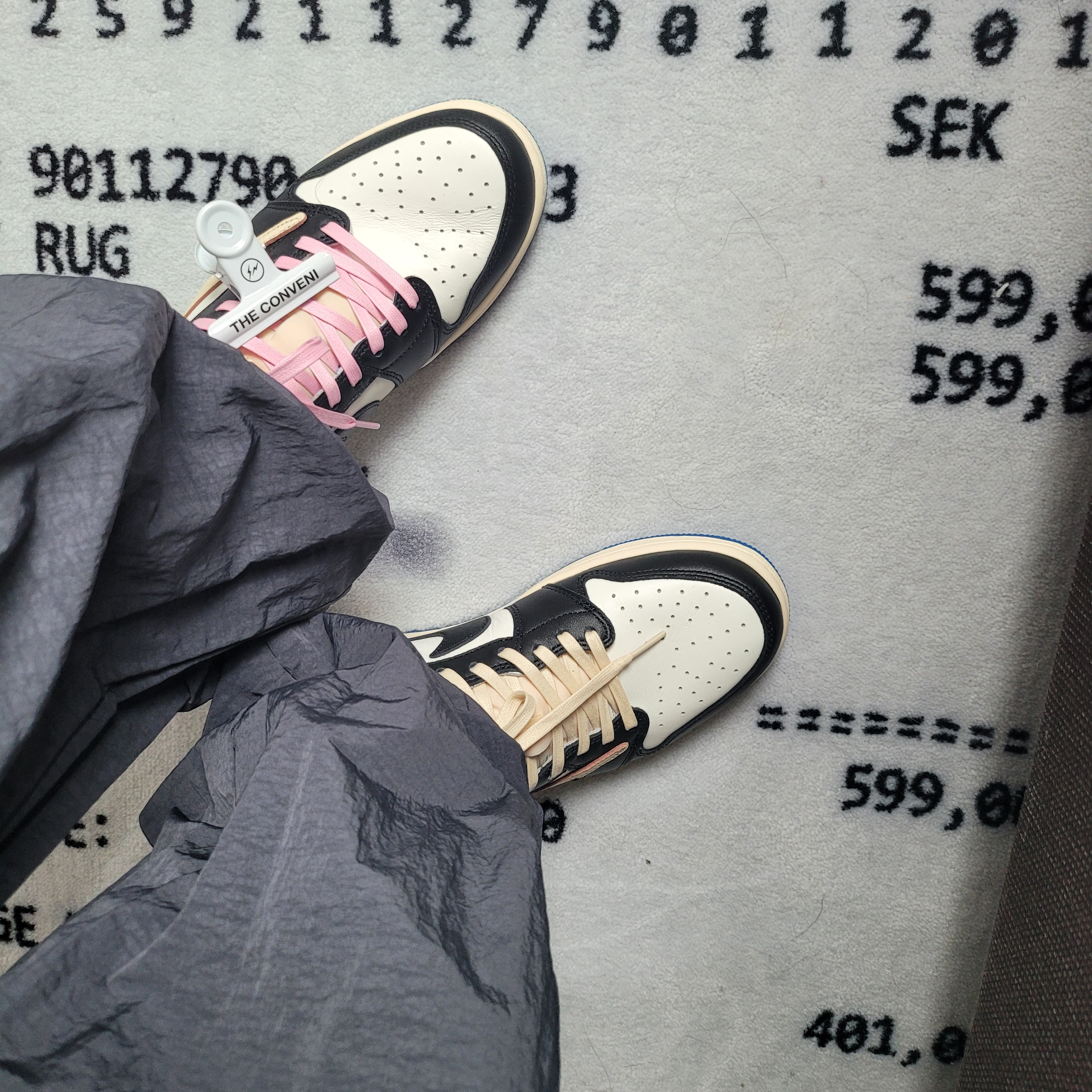 Jordan 1 x Travis Scott x Fragment Retro Low OG SP Military Blue, Nike x Stussy Beach Pants Off Noir 착용 스타일 - 2