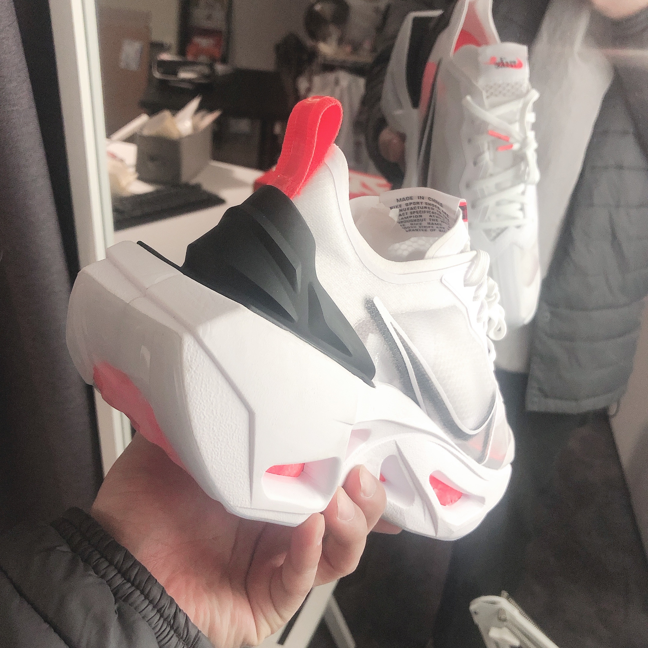(W) Nike ZoomX Vista Grind White Bright Crimson Black 착용 스타일 - 5