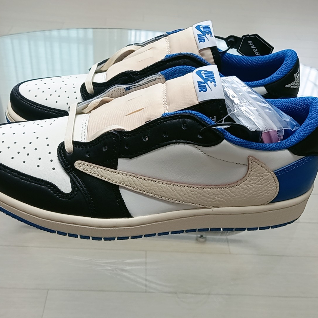 Jordan 1 x Travis Scott x Fragment Retro Low OG SP Military Blue 착용 스타일 - 3