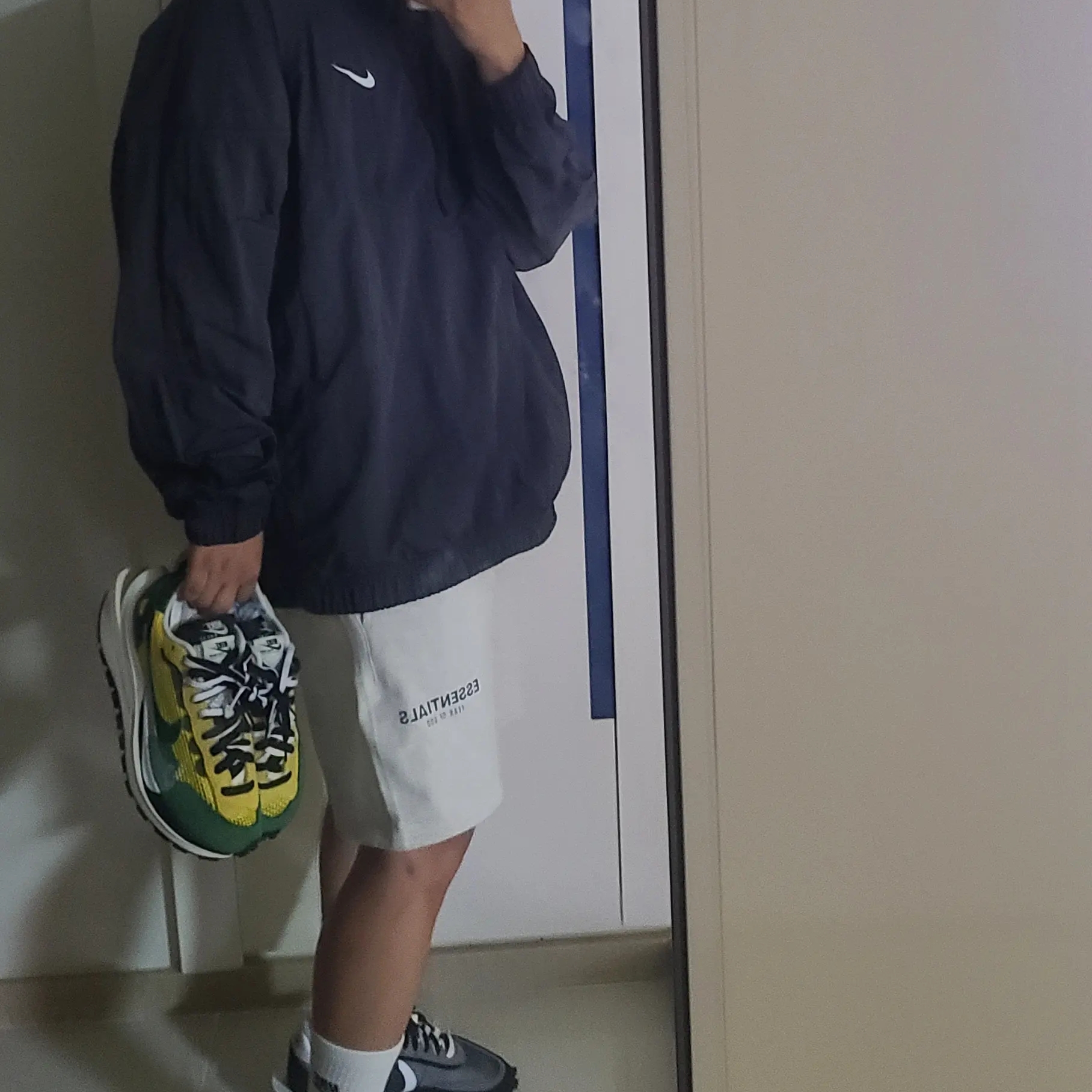 Nike x Stussy Windrunner Jacket Off Noir, Nike x Sacai VaporWaffle Tour Yellow & Gorge Green Sail 착용 스타일