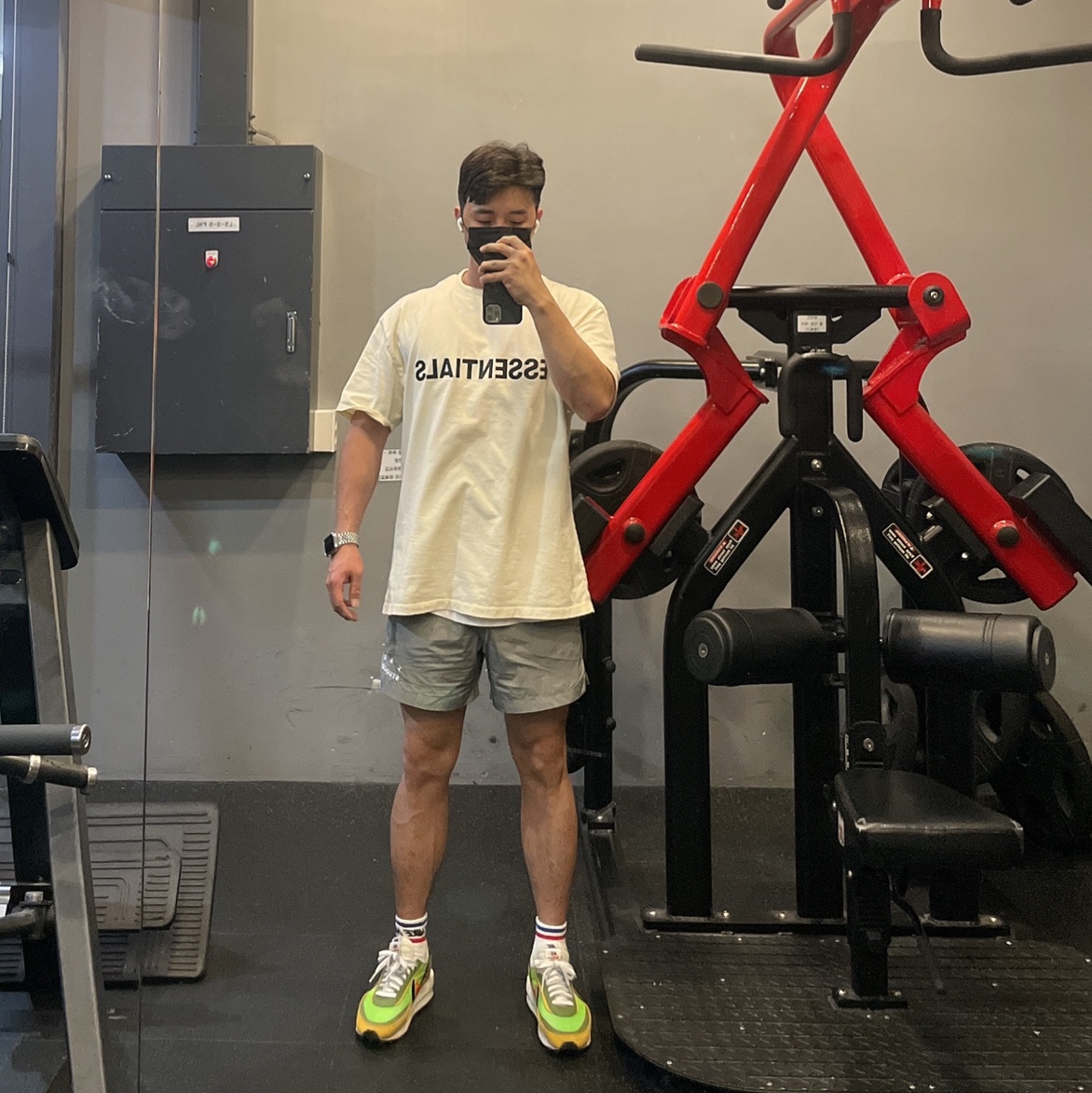 Nike x Sacai LDWaffle Green Multi, IAB Studio Woven Shorts Gray 착용 스타일