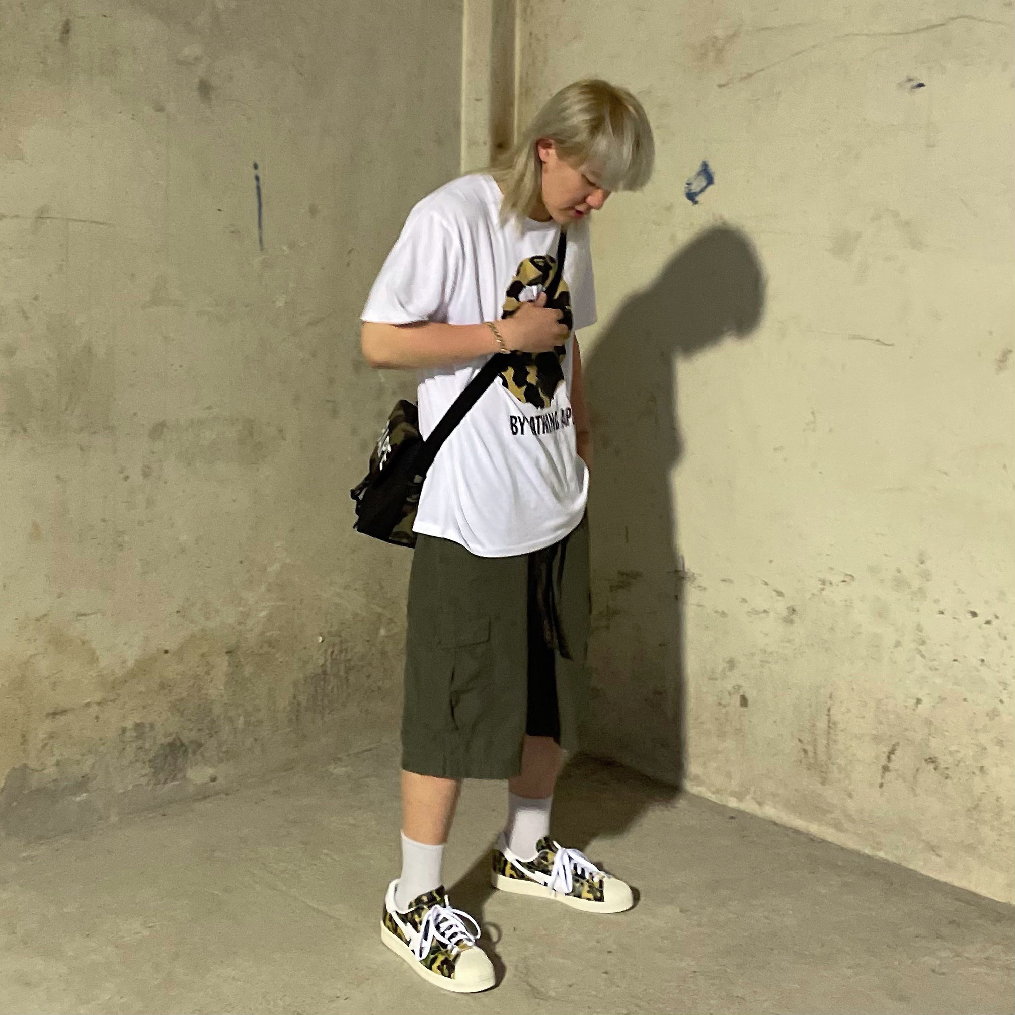 Adidas x BAPE Superstar 80s Green Camo 착용 스타일