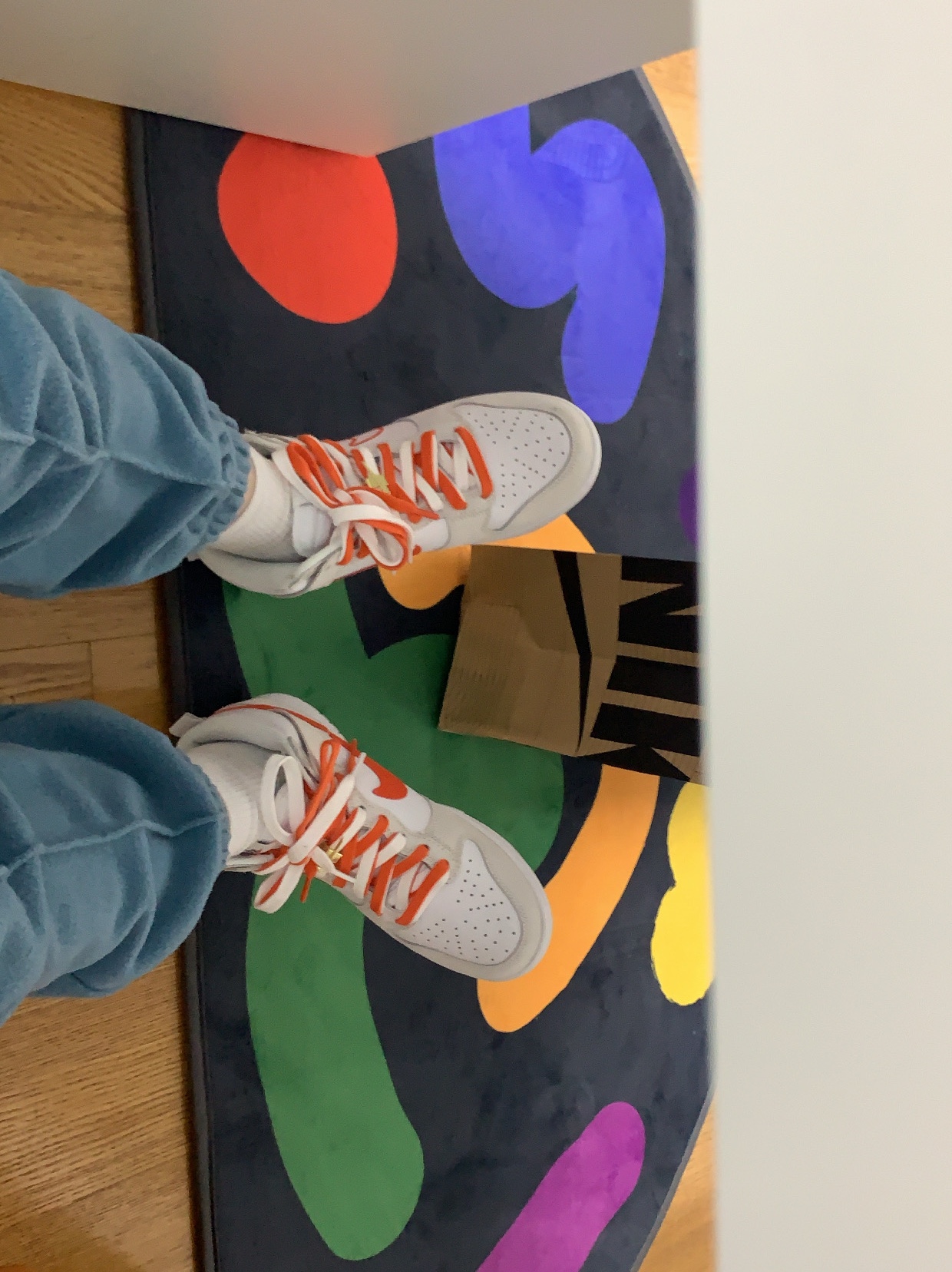 (W) Nike Dunk High SE First Use Sail University Orange 착용 스타일 - 2