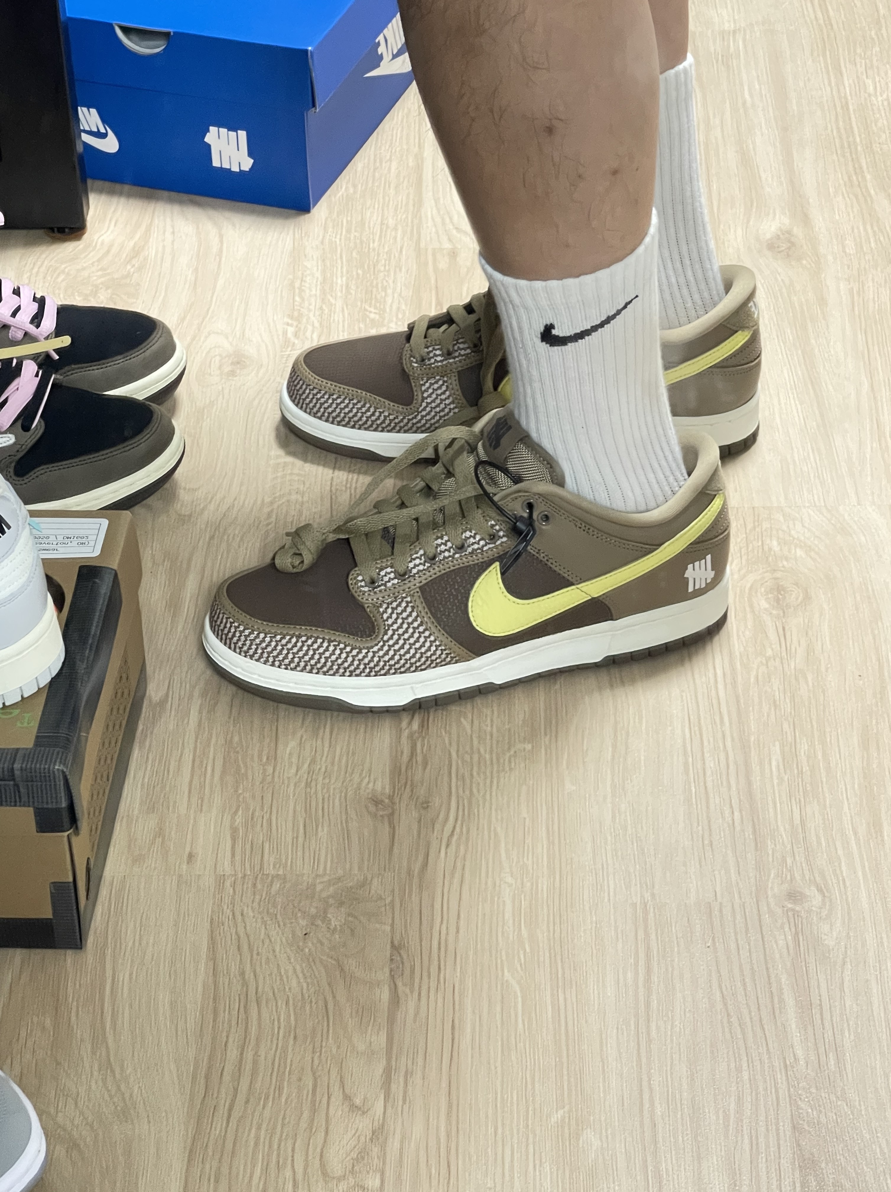 Nike x Undefeated Dunk Low SP Canteen, Essentials Sweatshorts Heather Oatmeal - 21SS 착용 스타일 - 4