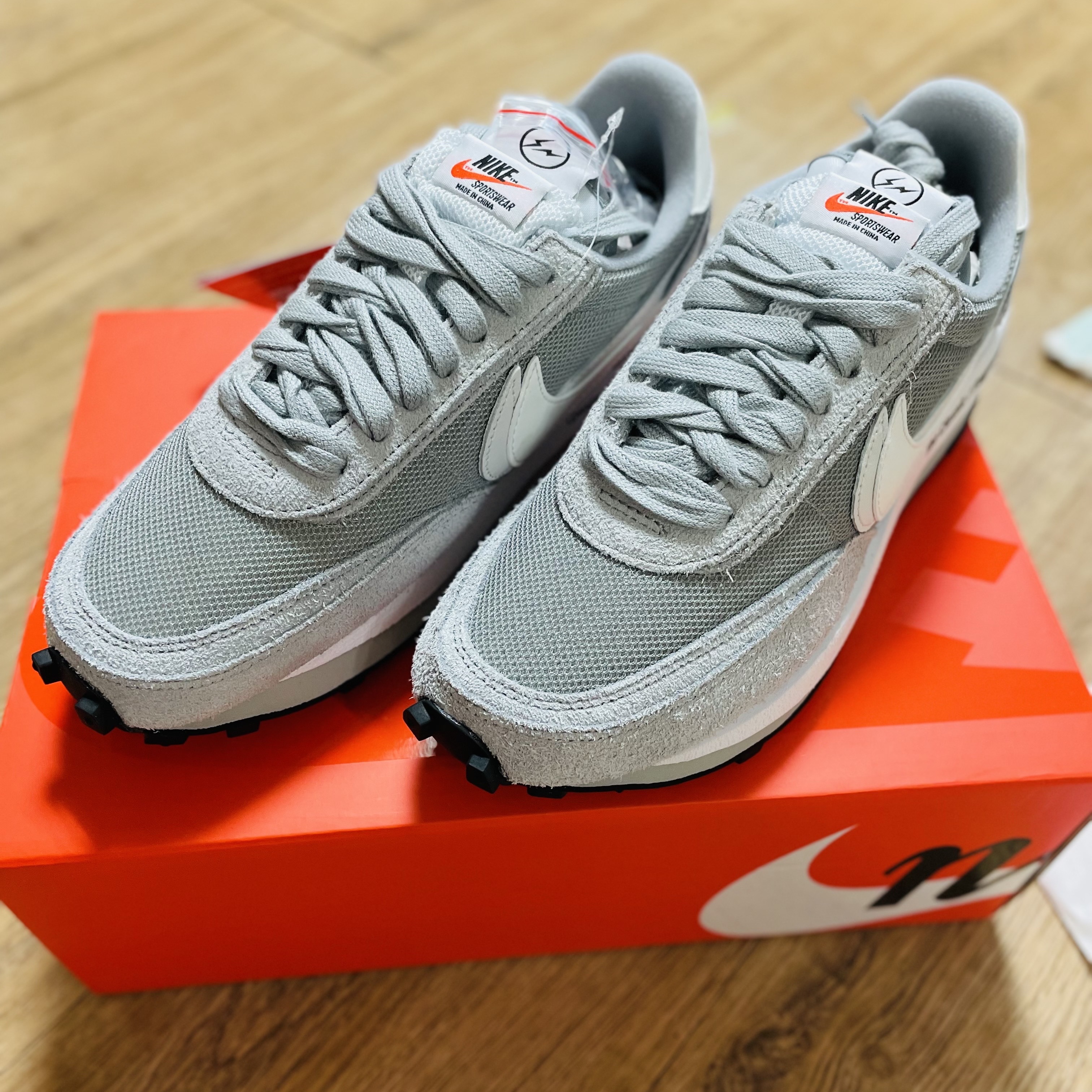 Nike x Sacai x Fragment LDWaffle Light Smoke Grey 착용 스타일 - 2