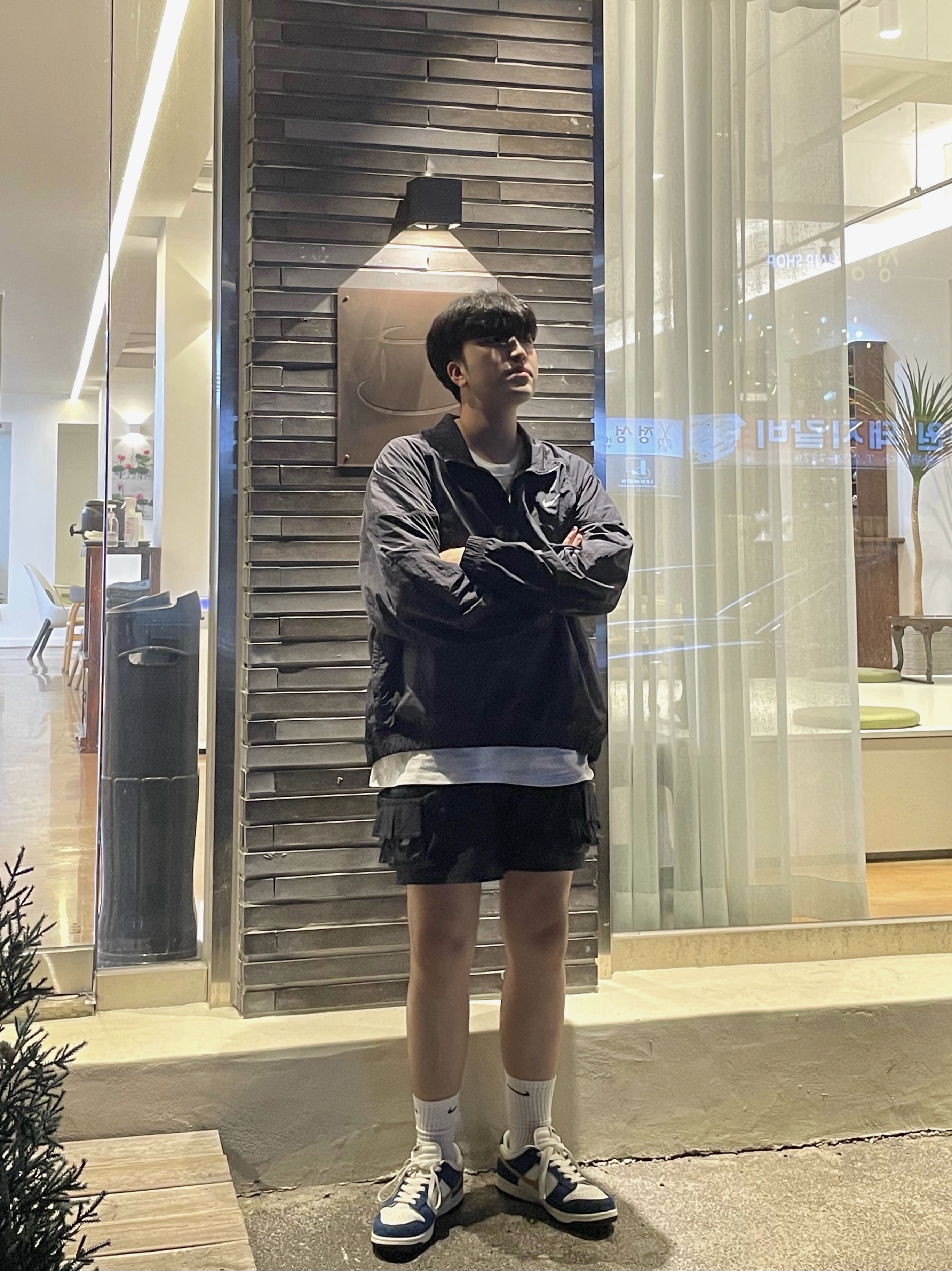 Nike x Stussy Windrunner Jacket Off Noir, Nike x Kasina Dunk Low 80's Bus 착용 스타일