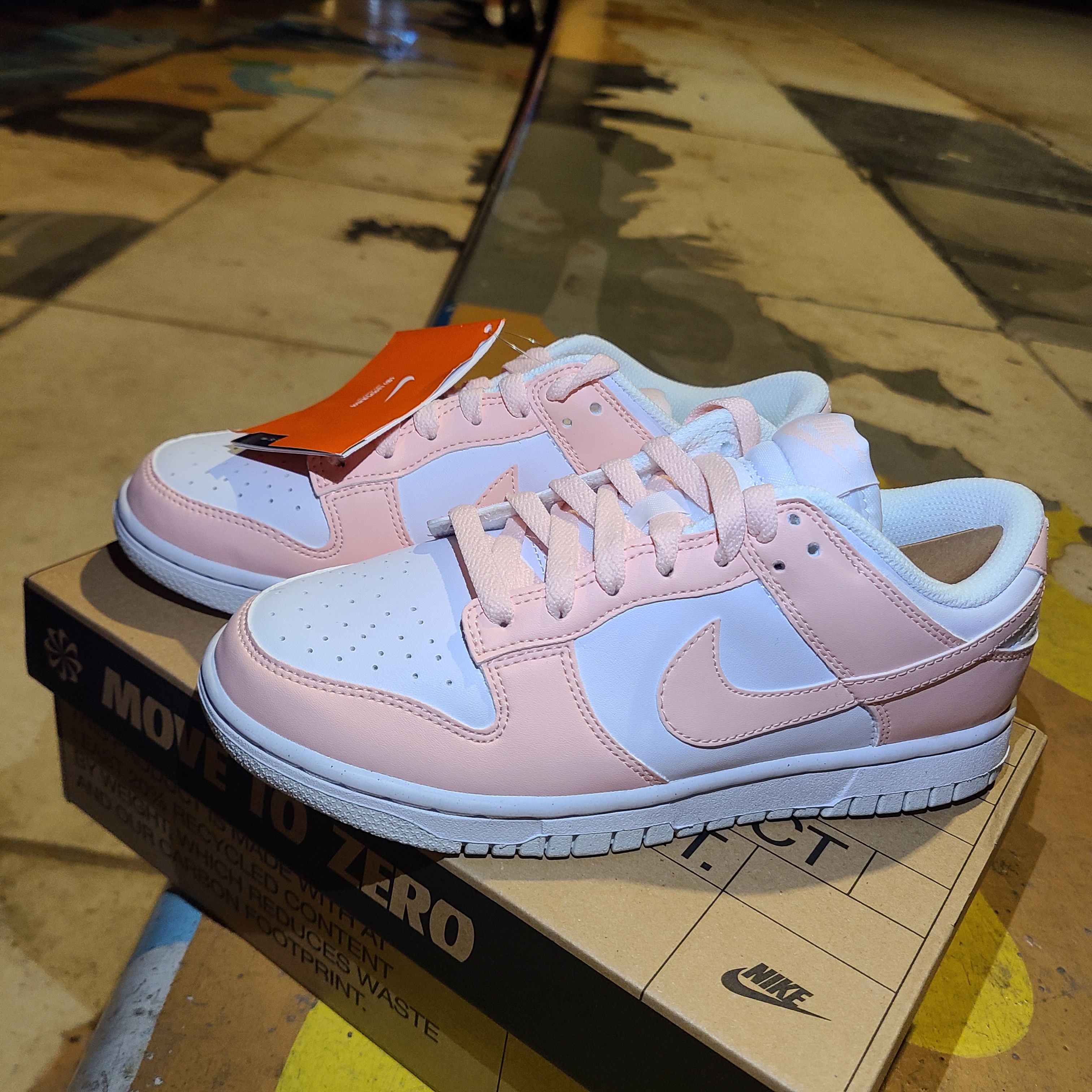 (W) Nike Dunk Low Next Nature Pale Coral 착용 스타일 - 1