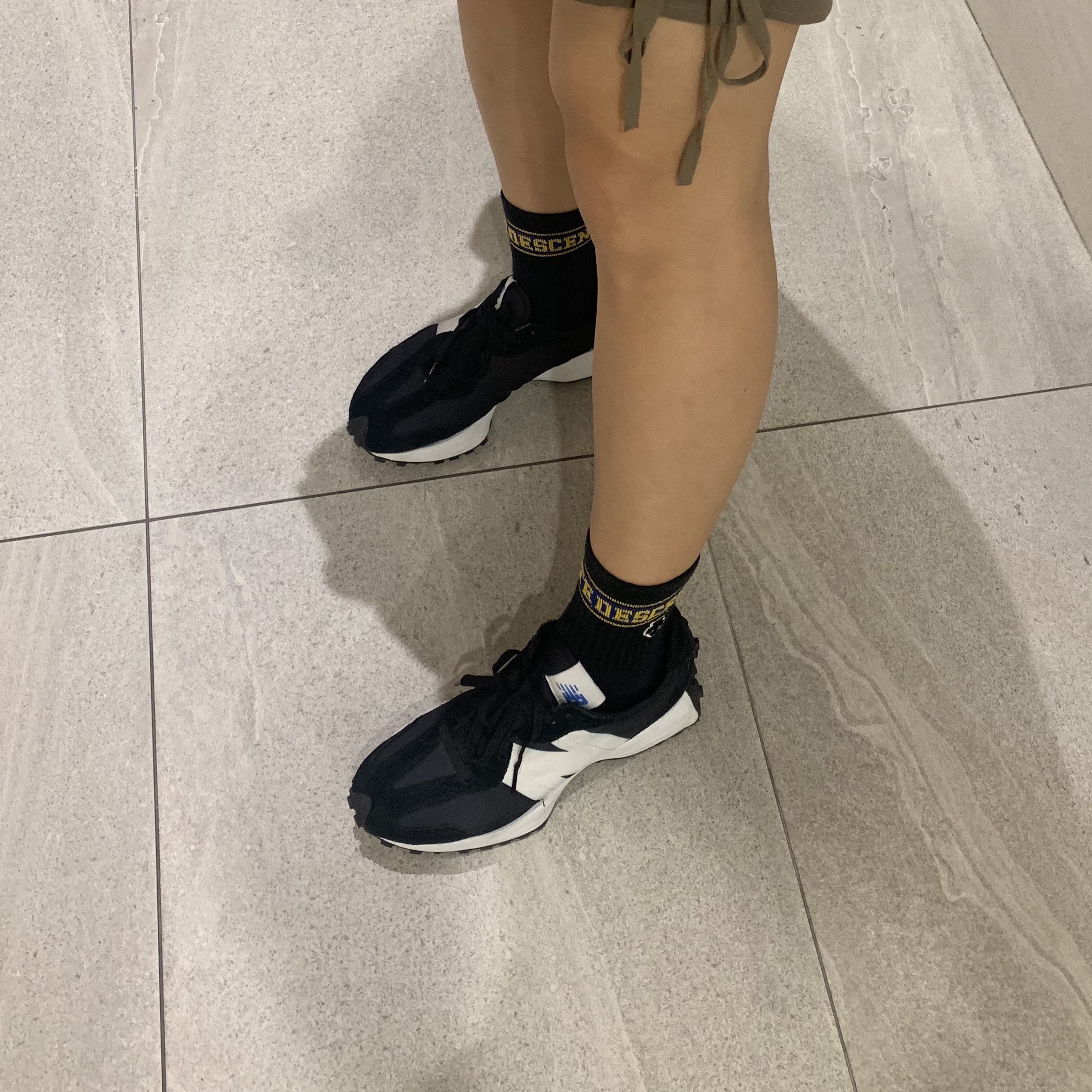 New Balance 327 Black 착용 스타일