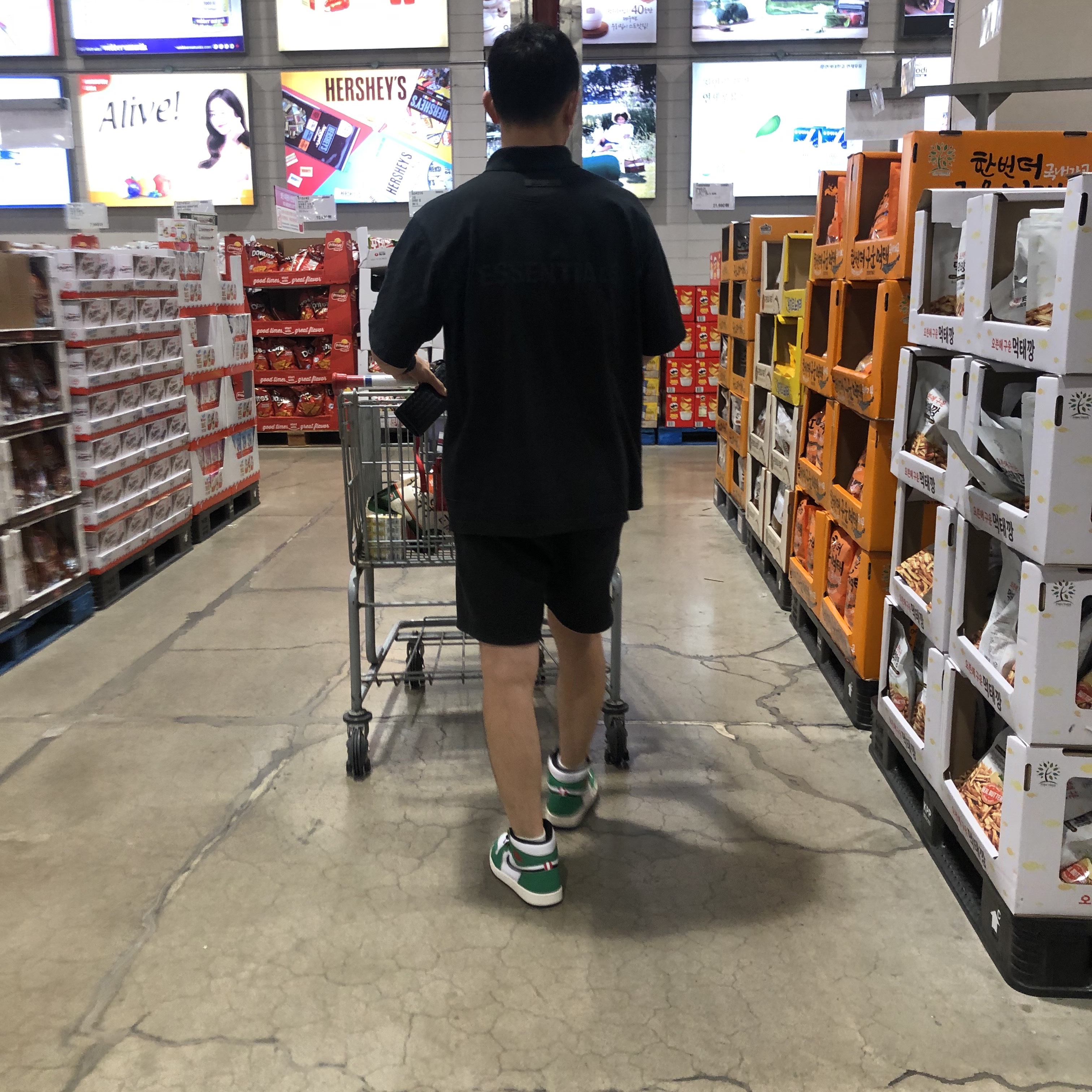 (W) Jordan 1 Retro High OG Lucky Green, Essentials Short Sleeve Polo Black - 21SS 착용 스타일