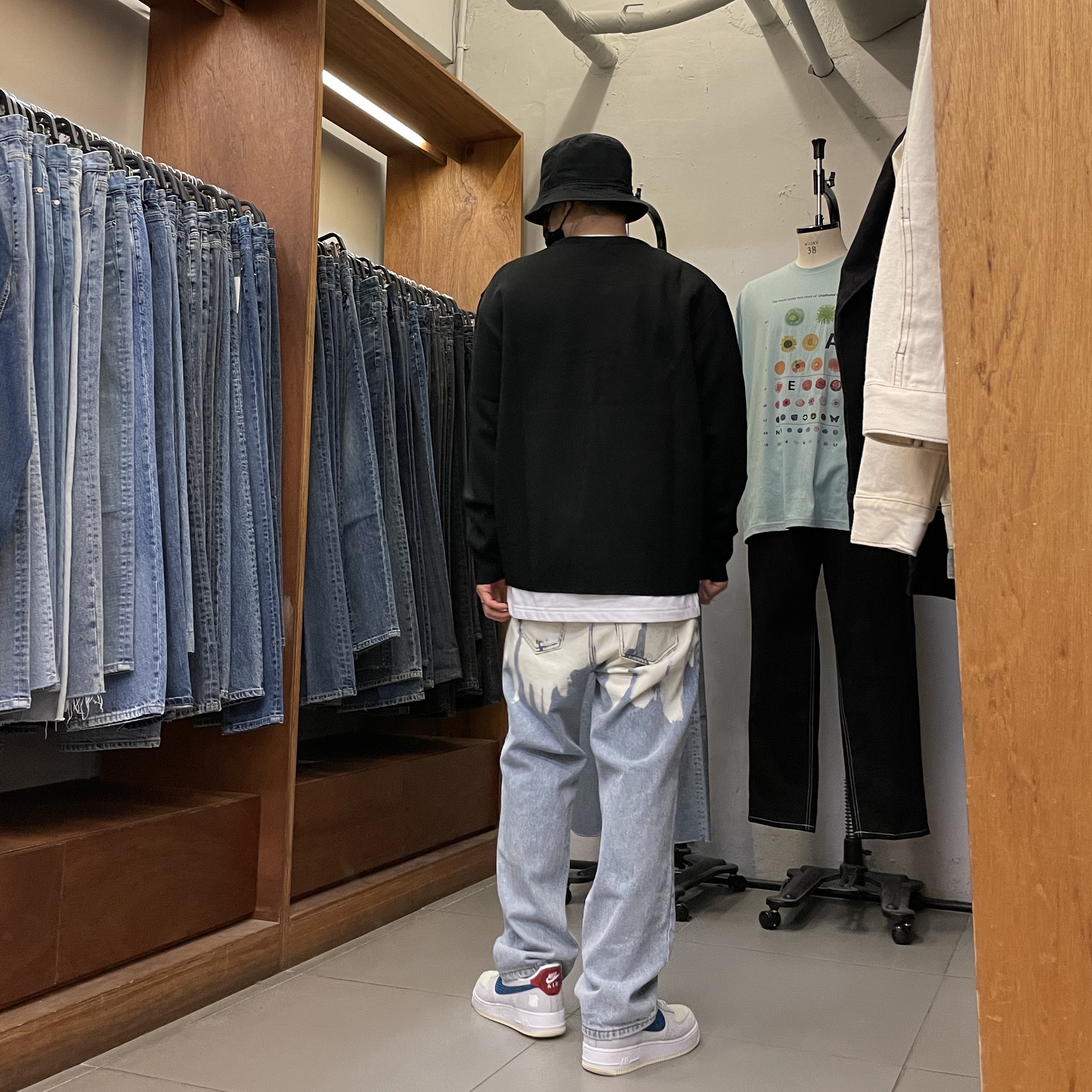 Nike x Undefeated Air Force 1 Low SP 5 On It 착용 스타일 - 1