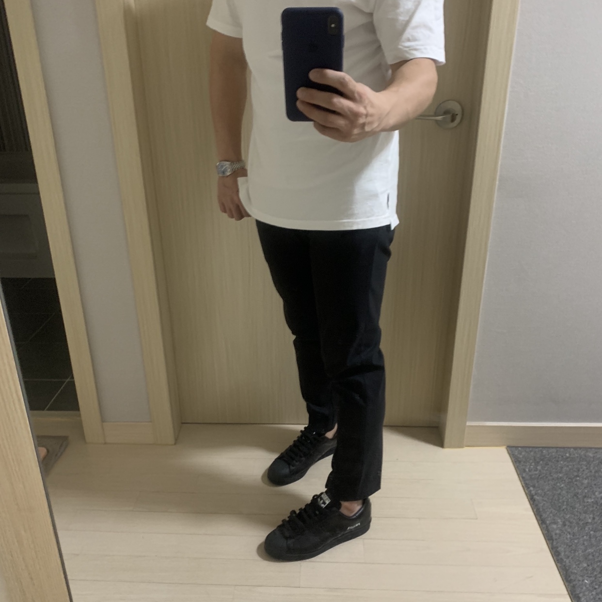 Adidas x Prada Superstar Black 착용 스타일 - 2