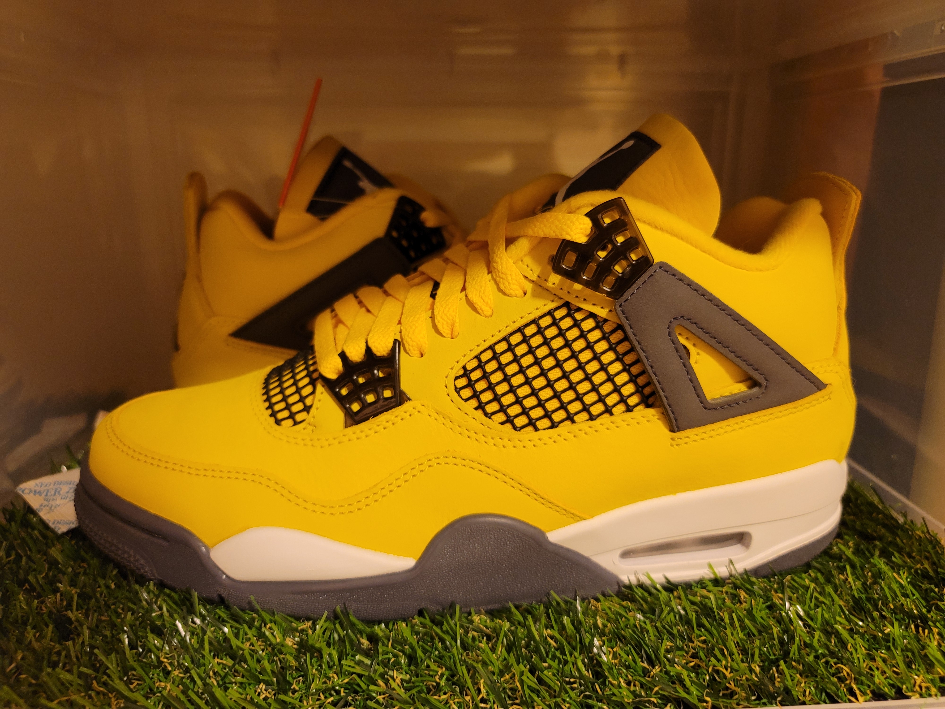 Jordan 4 Retro Tour Yellow 착용 스타일