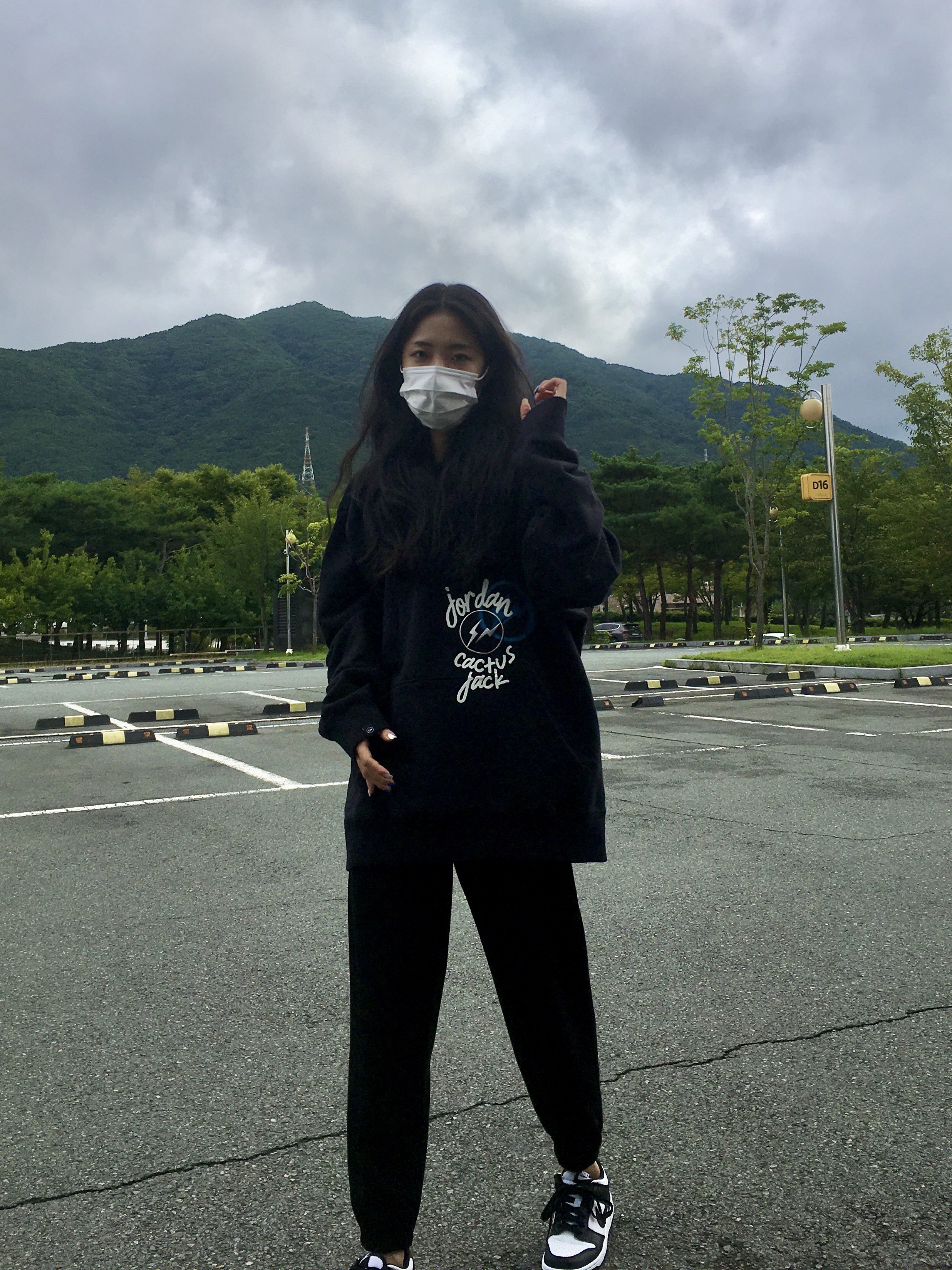 Jordan x Travis Scott x Fragment Hoodie Black (DJ0615-010), (GS) Nike Dunk Low Black 착용 스타일