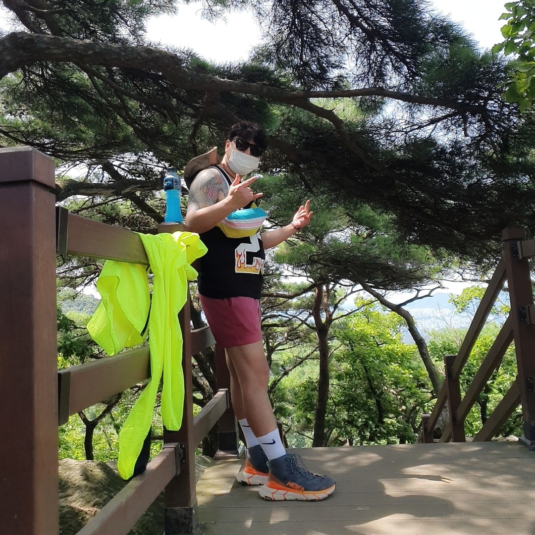 Hoka Tennine Hike Gore-Tex Black Dark Gull Gray, Hoka Tennine Hike Gore-Tex White Nimbus Cloud 착용 스타일