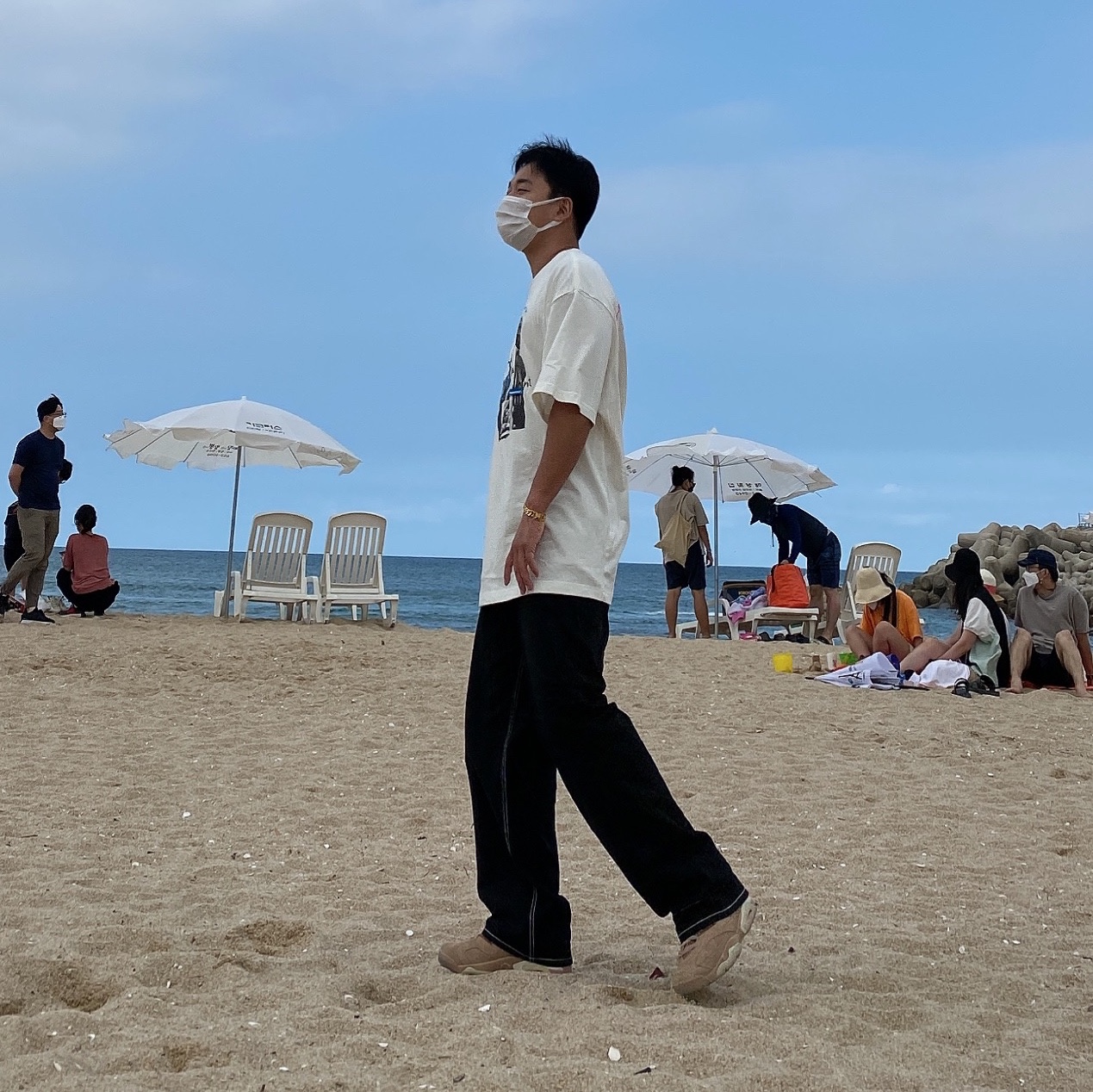 Jordan 6 x Travis Scott Retro SP British Khaki, Jordan x Travis Scott x Fragment T-Shirt Sail (DJ0619-133) 착용 스타일