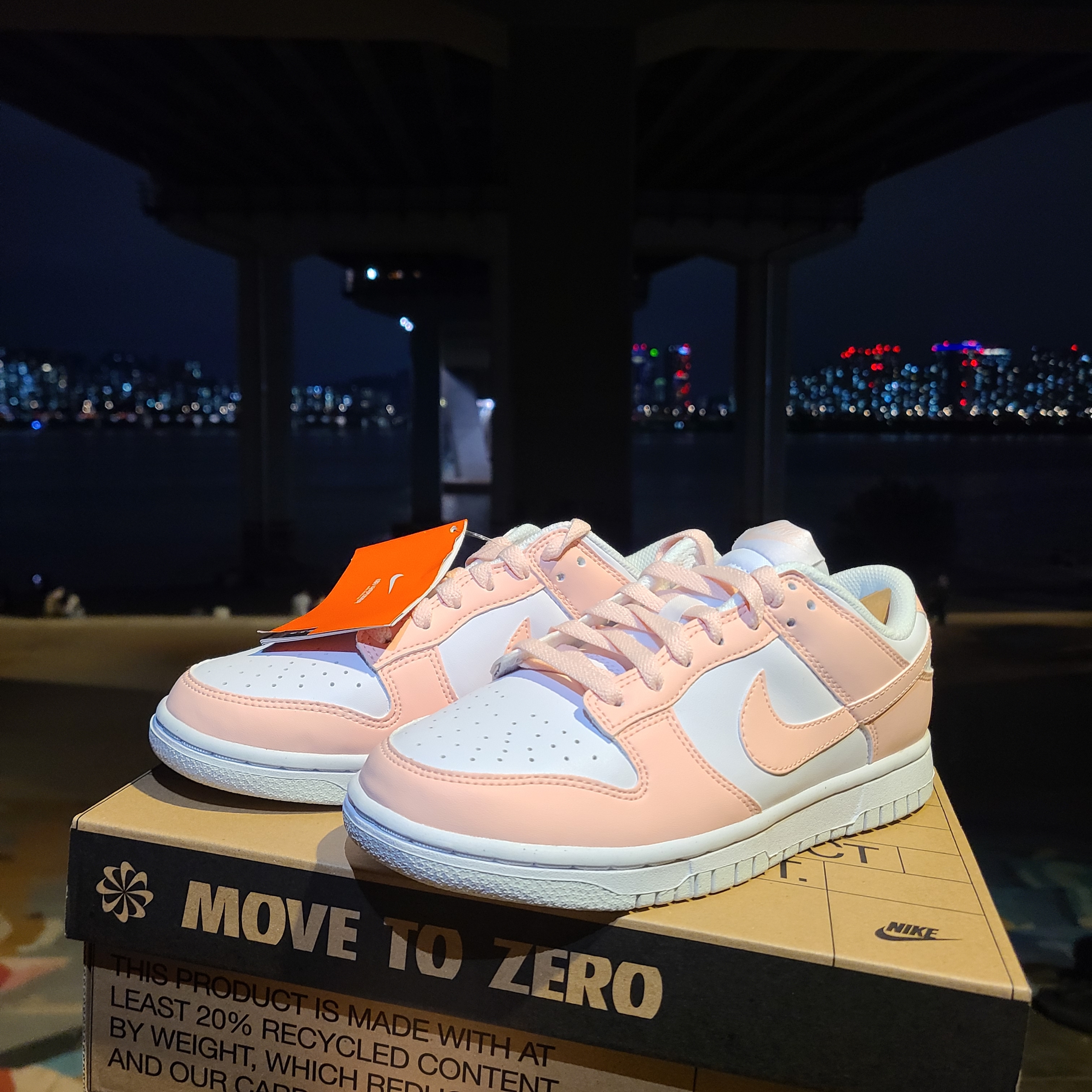 (W) Nike Dunk Low Next Nature Pale Coral 착용 스타일 - 2
