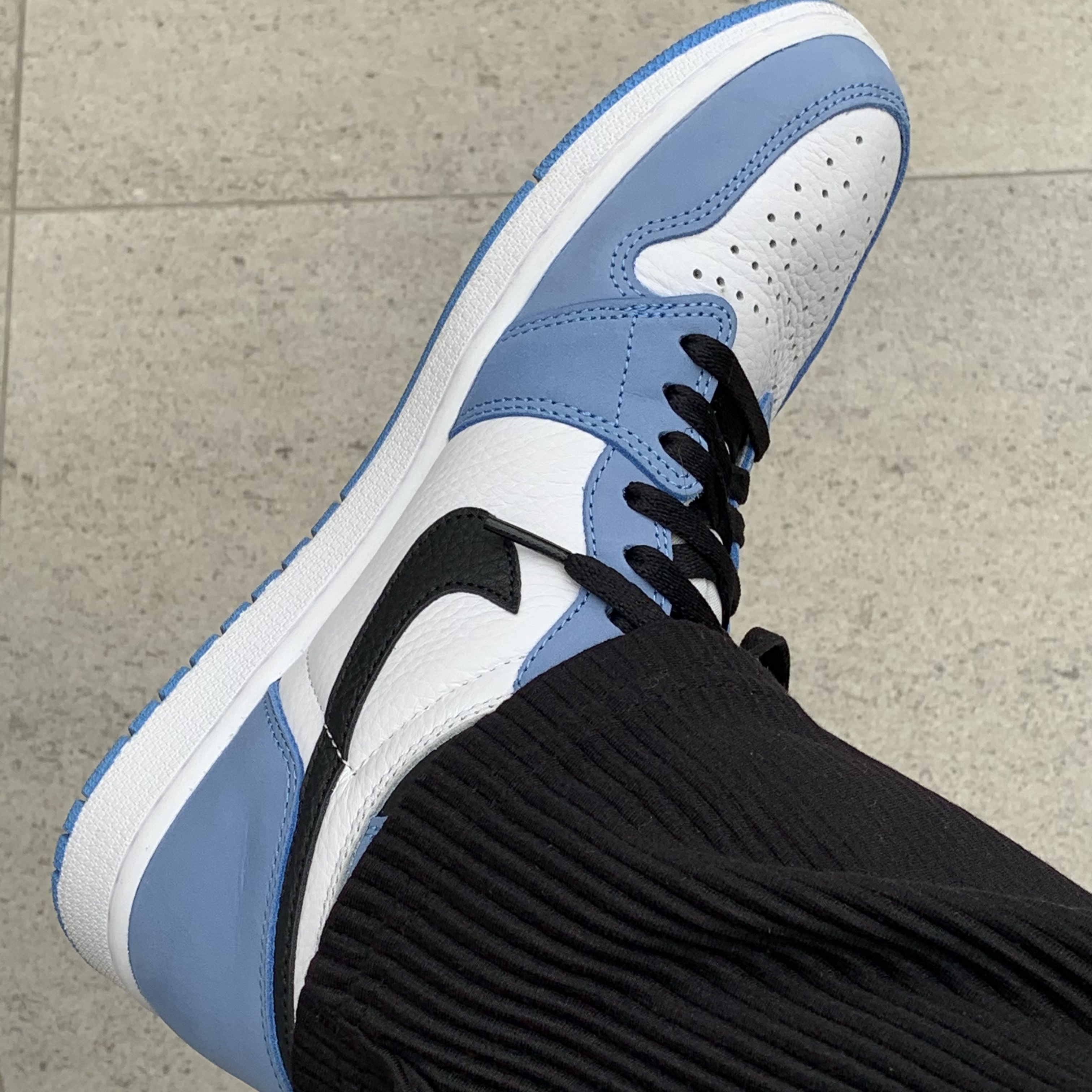 Jordan 1 Retro High OG University Blue 착용 스타일