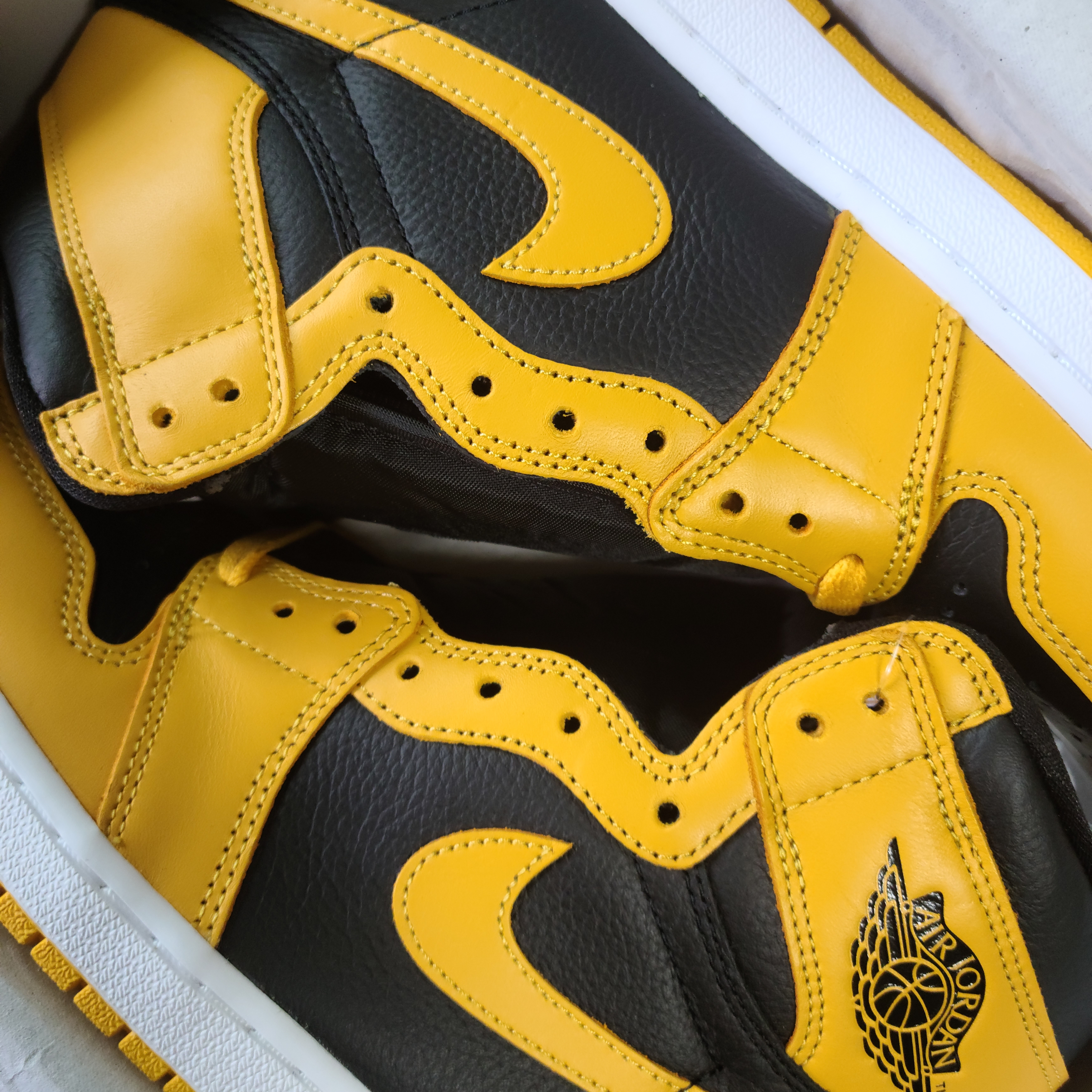 Jordan 1 Retro High OG Pollen, Jordan 4 Retro Tour Yellow 착용 스타일 - 1