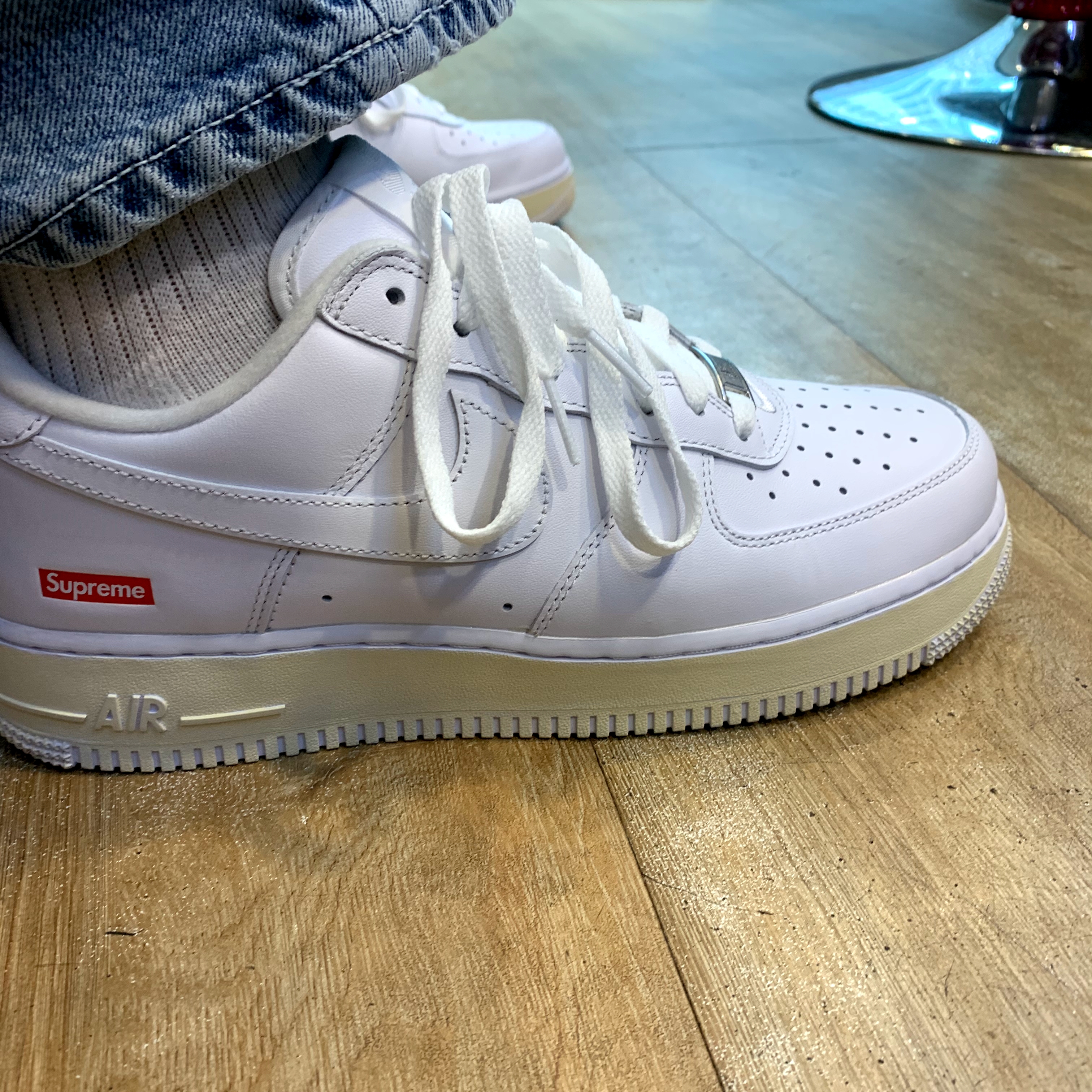 Nike x Supreme Air Force 1 Low White, Nike x Supreme Air Force 1 Low Black 착용 스타일 - 2