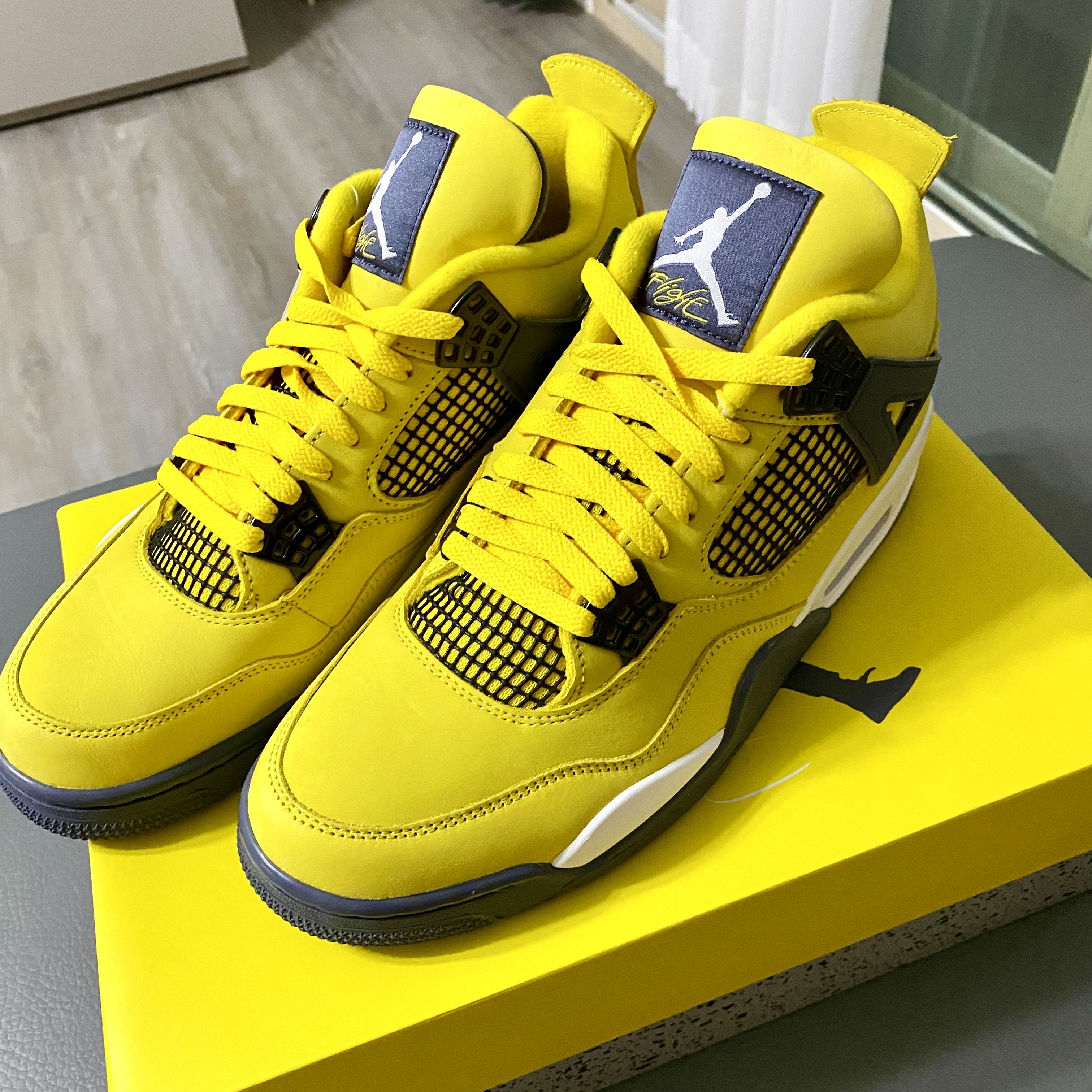 Jordan 4 Retro Tour Yellow 착용 스타일