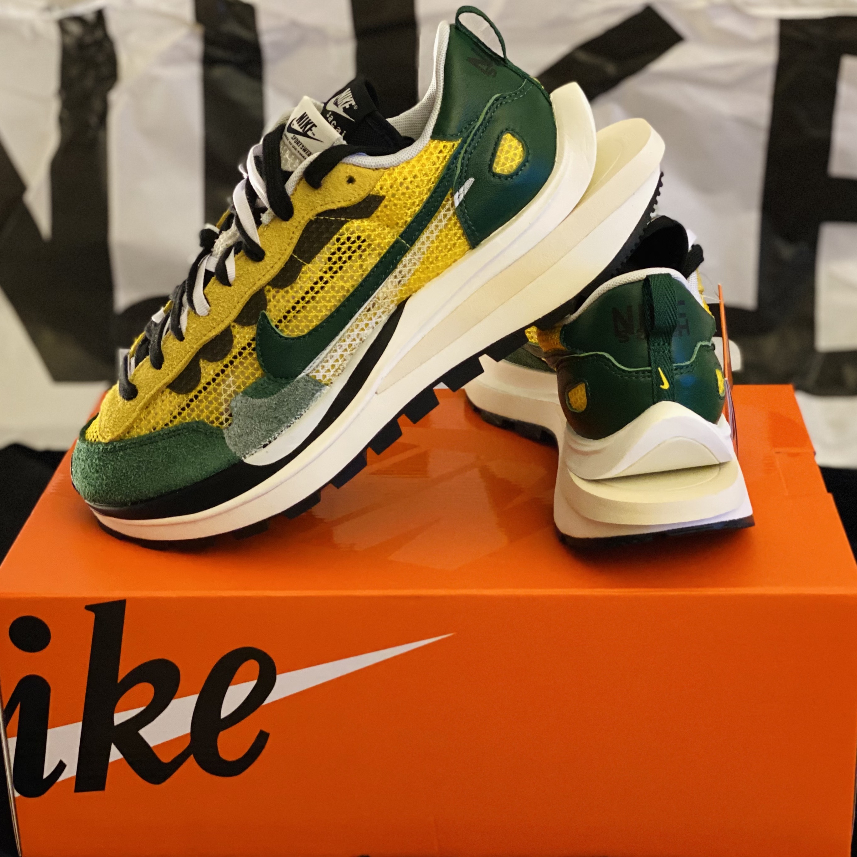 Nike x Sacai VaporWaffle Tour Yellow & Gorge Green Sail 착용 스타일 - 1