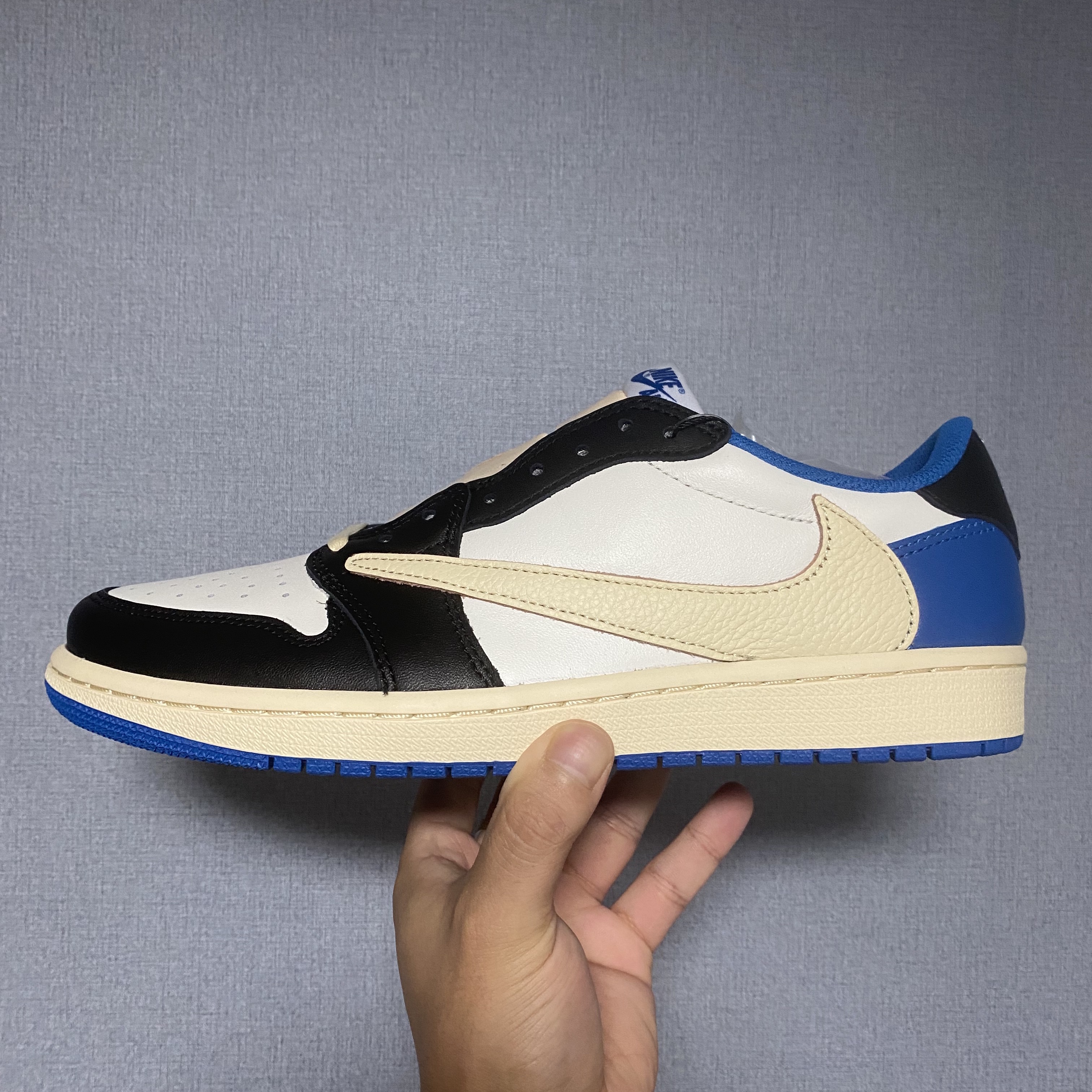 Jordan 1 x Travis Scott x Fragment Retro Low OG SP Military Blue 착용 스타일 - 4
