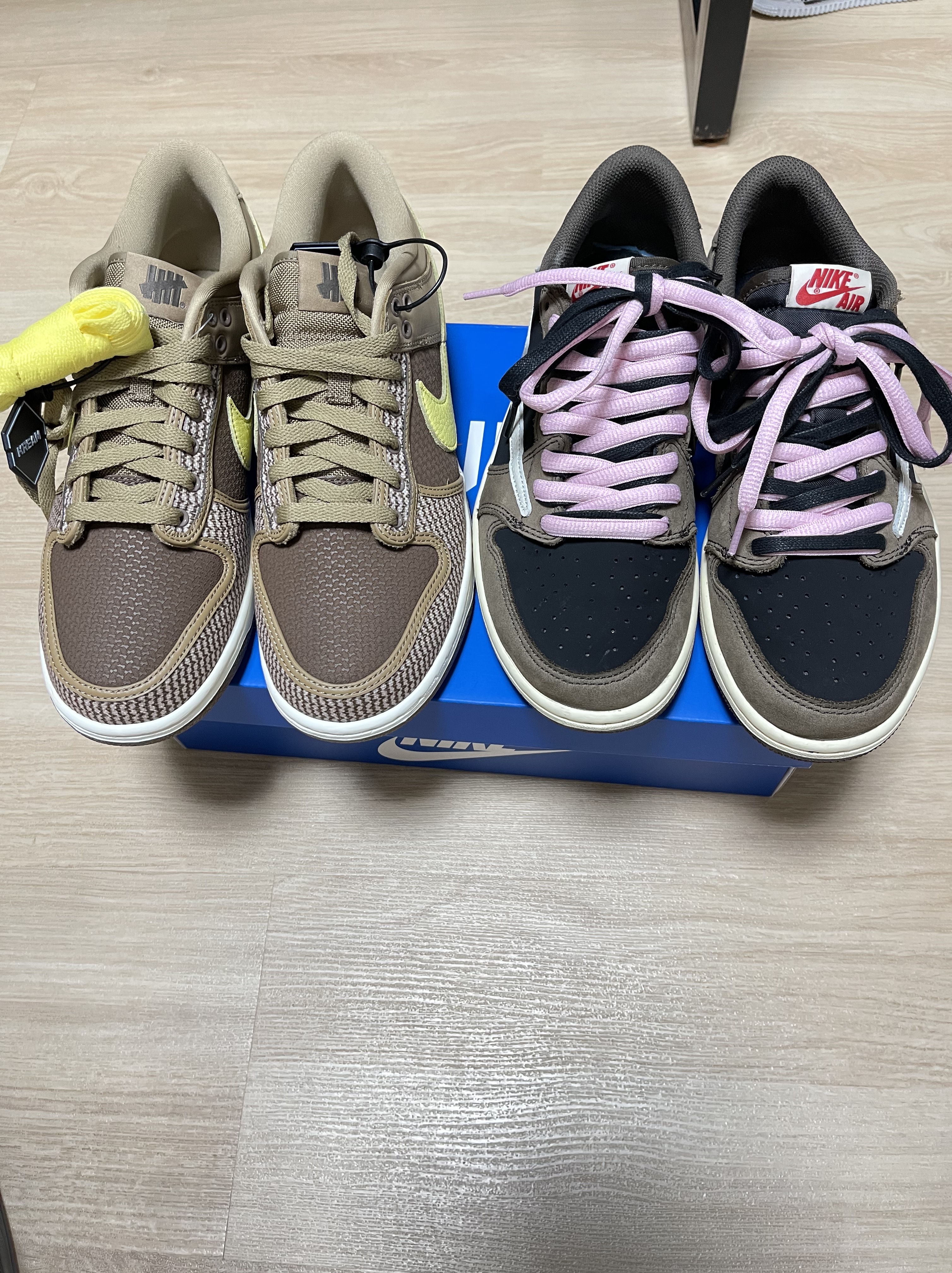 Nike x Undefeated Dunk Low SP Canteen, Essentials Sweatshorts Heather Oatmeal - 21SS 착용 스타일 - 2