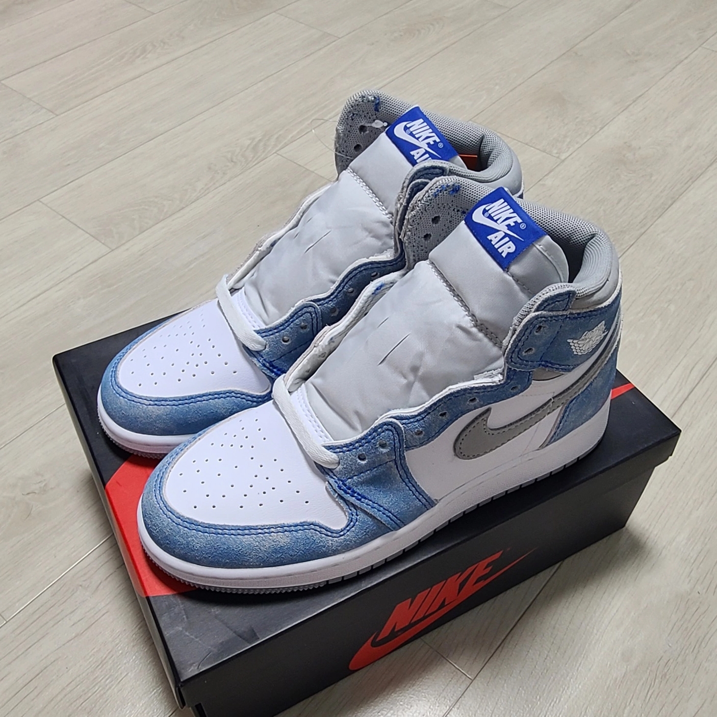Jordan 1 Retro High OG Hyper Royal 착용 스타일 - 2