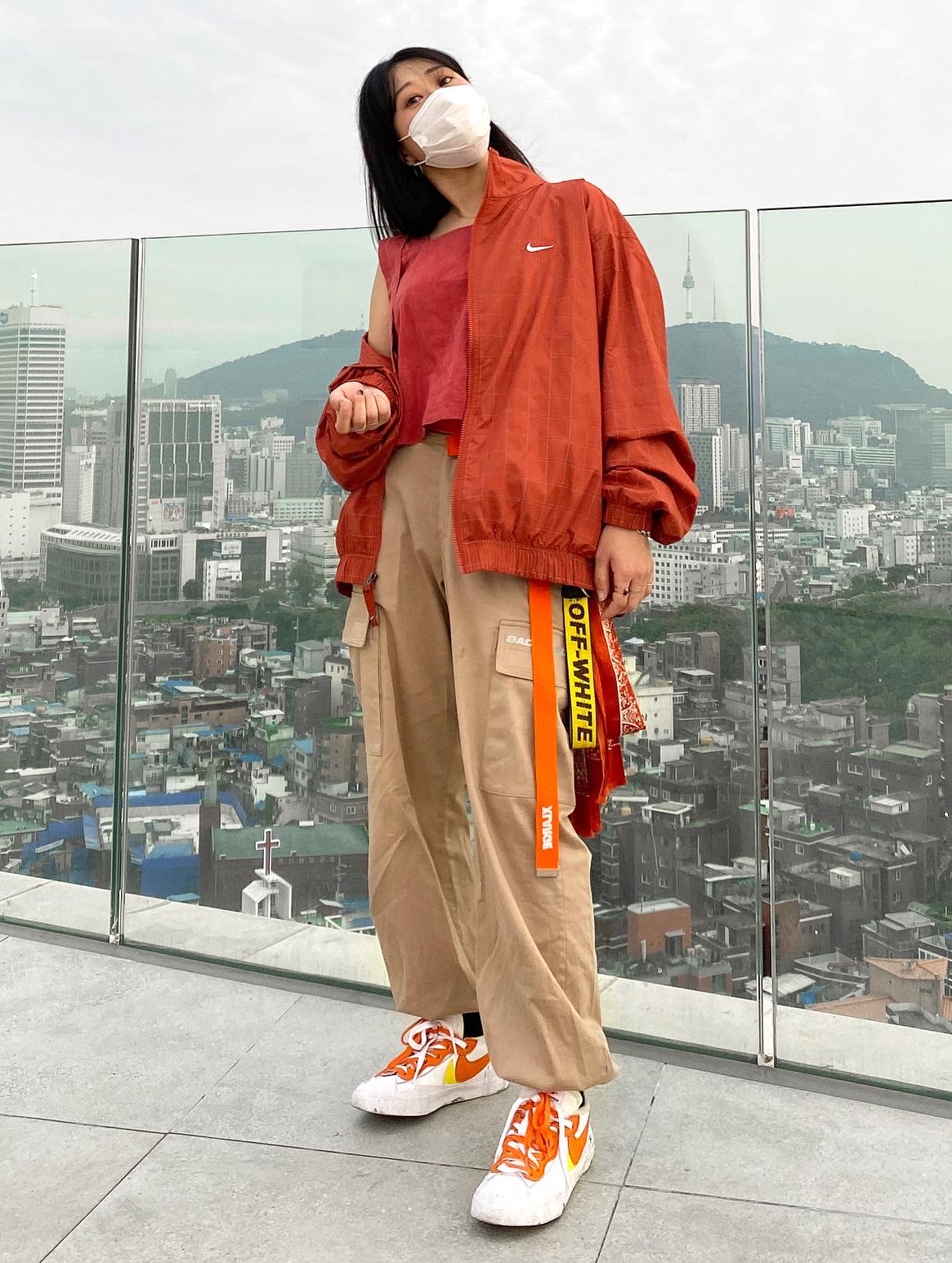 Nike x Sacai Blazer Low Magma Orange 착용 스타일 - 3