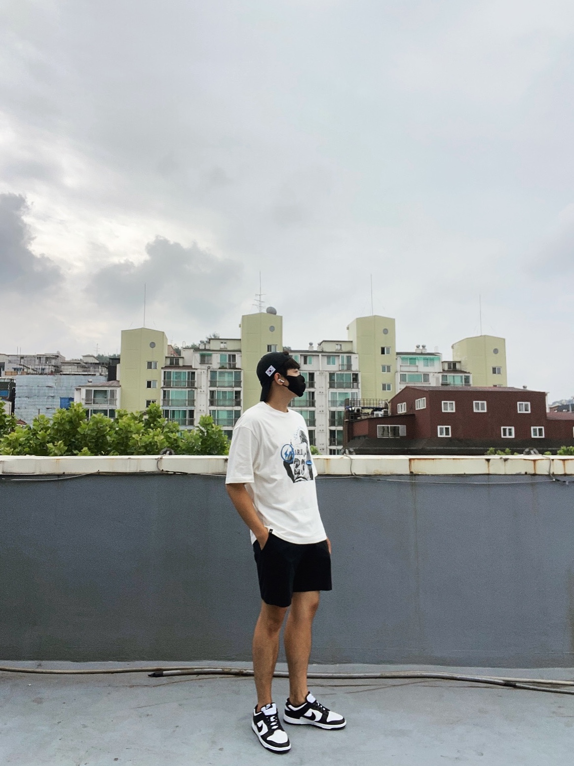 Nike Dunk Low Retro Black, Jordan x Travis Scott x Fragment T-Shirt Sail (DJ0619-133) 착용 스타일 - 3