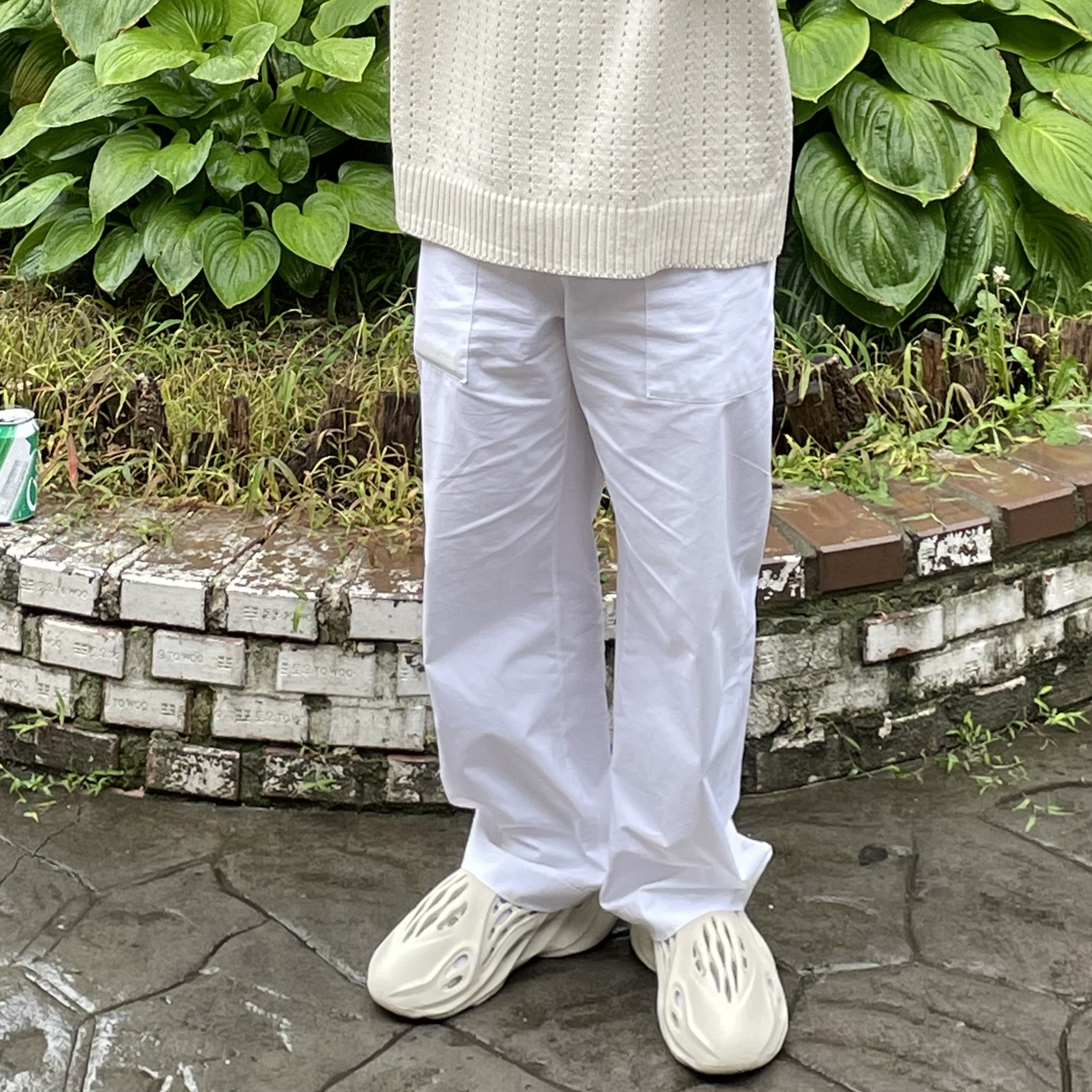 Adidas Yeezy Foam RNNR Sand 착용 스타일