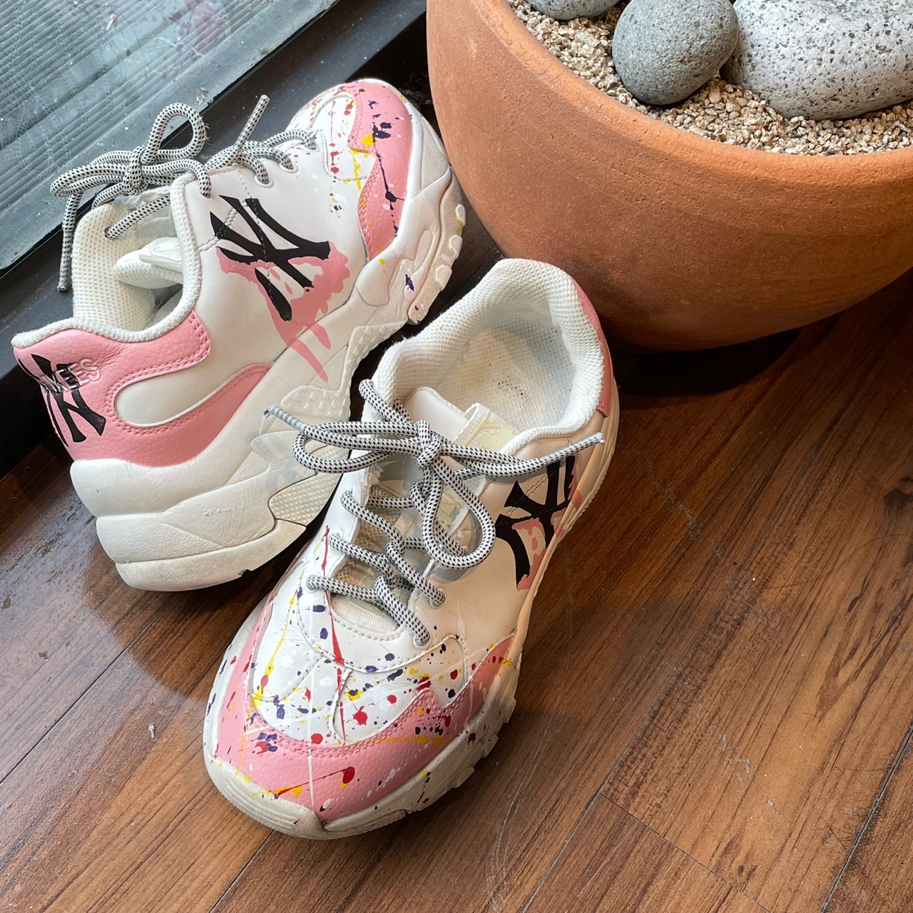Gucci Rhyton Leather Sneakers Logo 착용 스타일 - 4