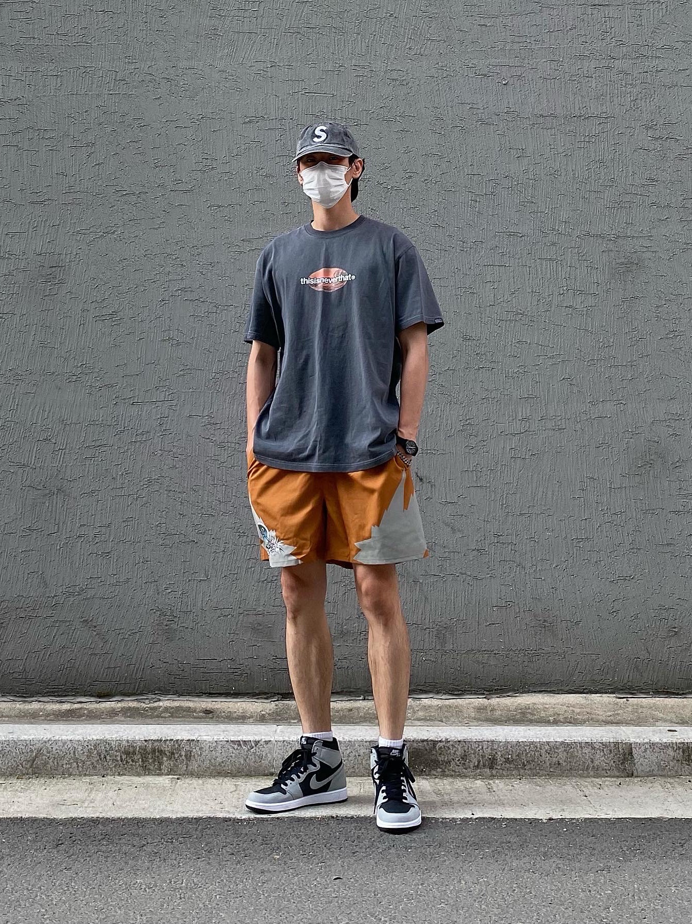 Jordan 1 Retro High OG Shadow 2.0, Supreme Pigment Print S Logo 6-Panel Black - 20SS 착용 스타일 - 2